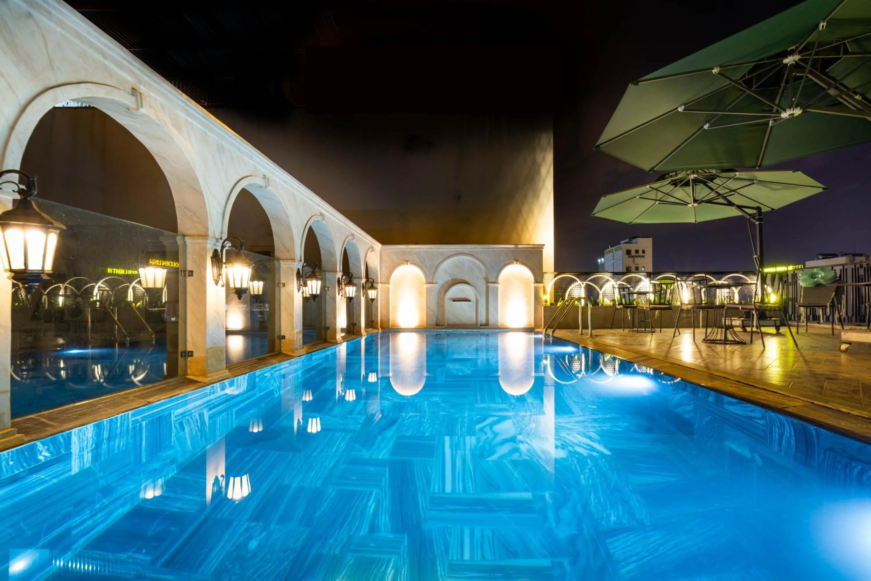 Swimming pool in Louis Mo Apartment