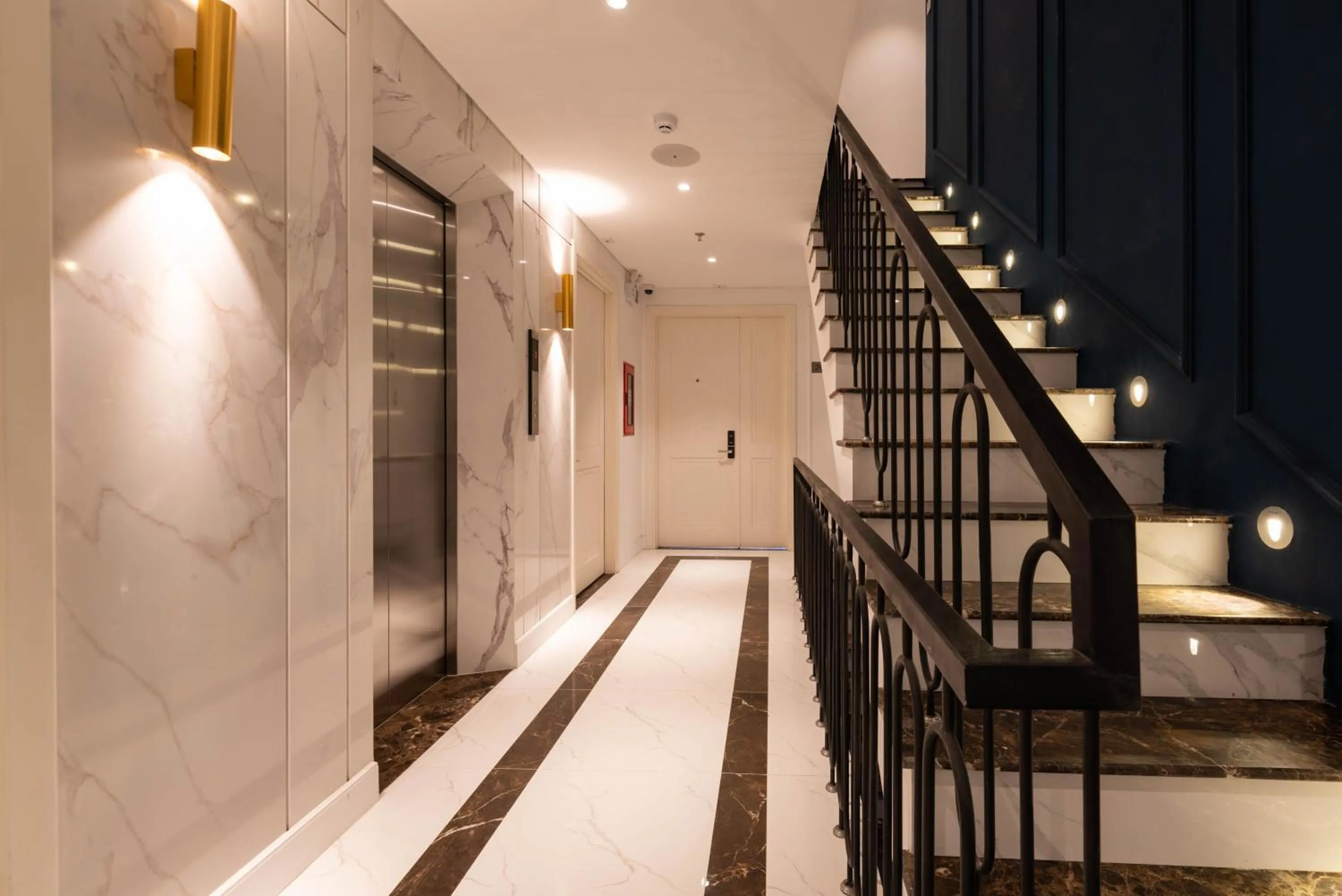 Communal lounge/ TV room in Louis Mo Apartment