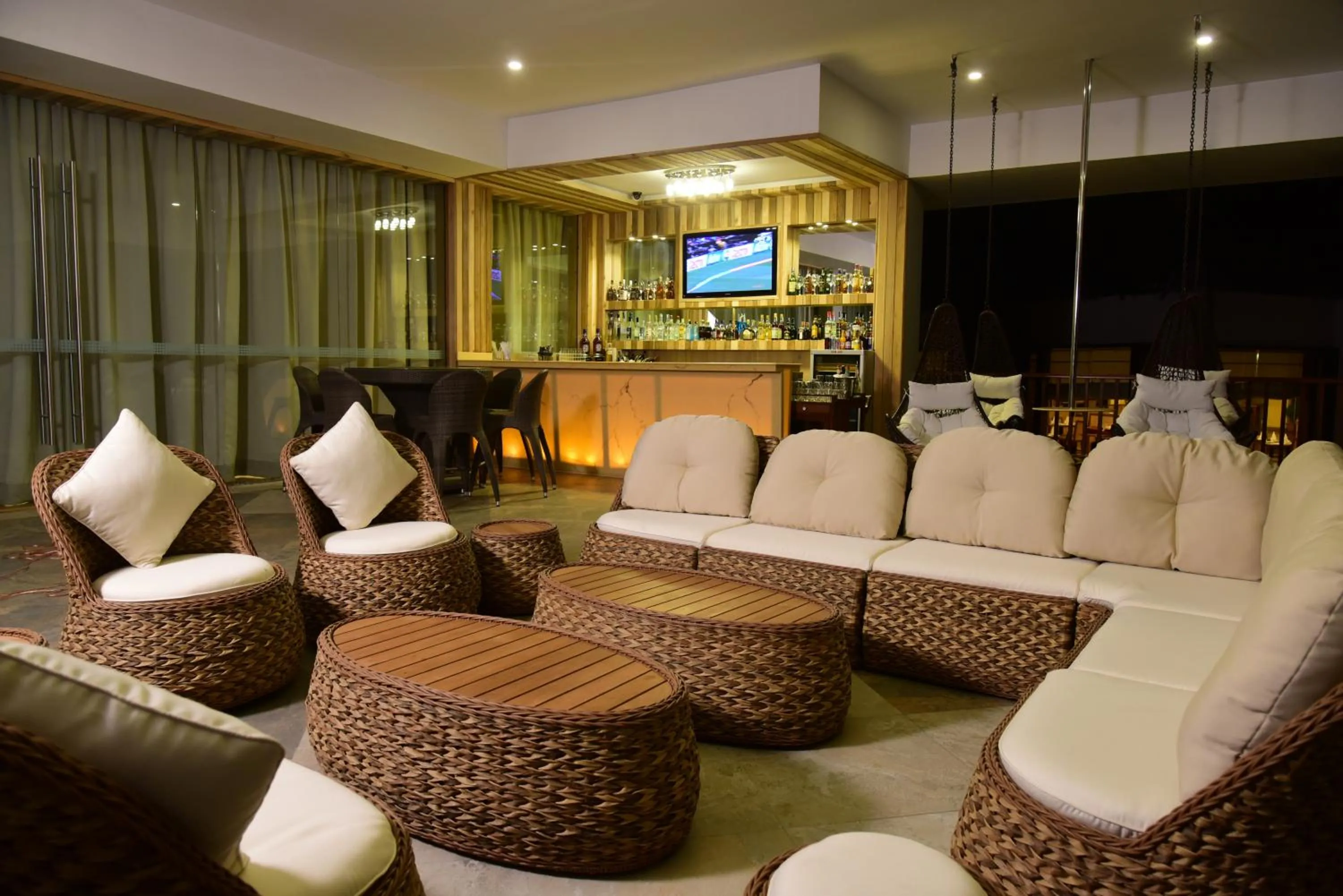 Lounge or bar in Timber Trail Heights & Terraces-Cable Car Escape