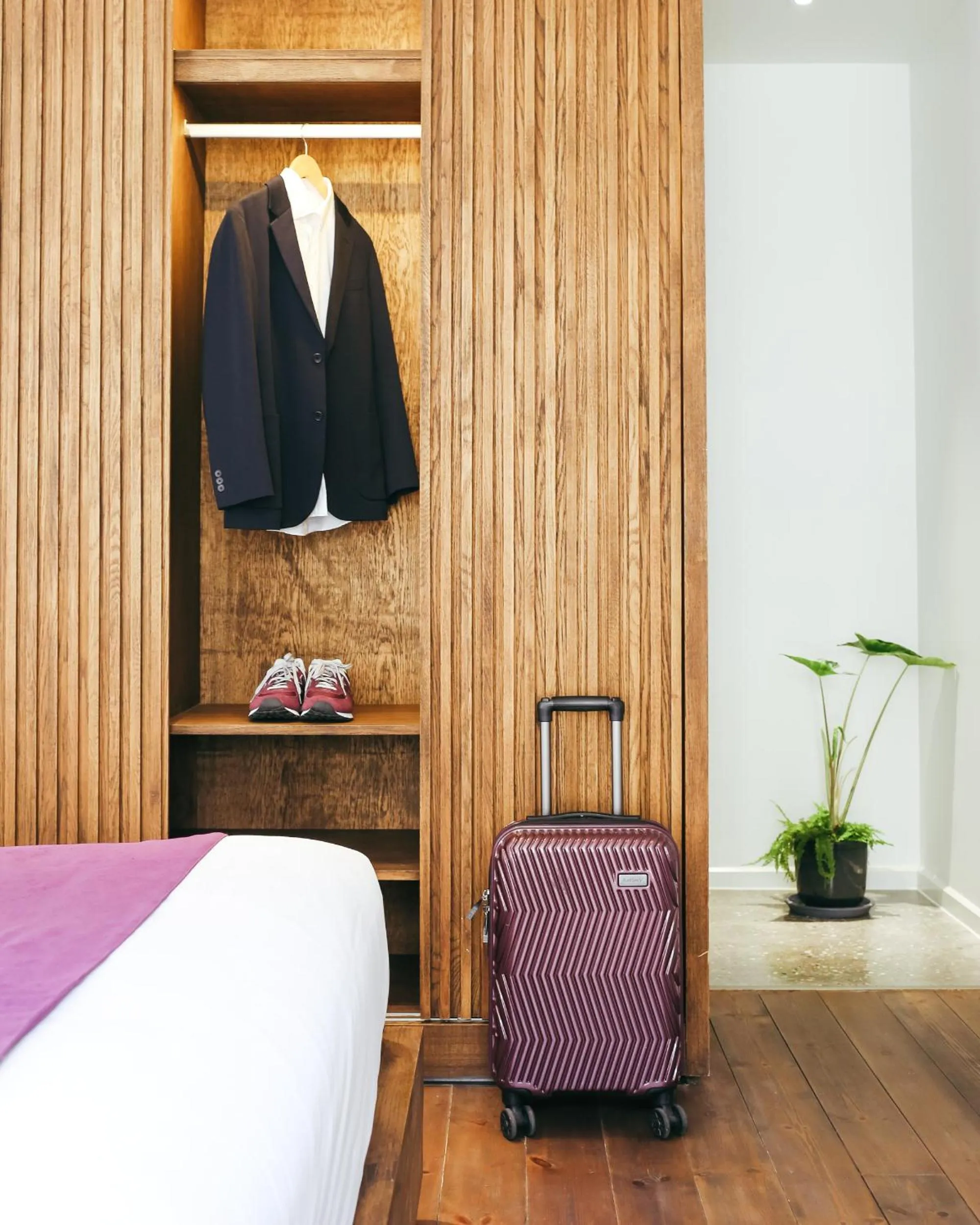 wardrobe, Bed in JM Boutique Hotel