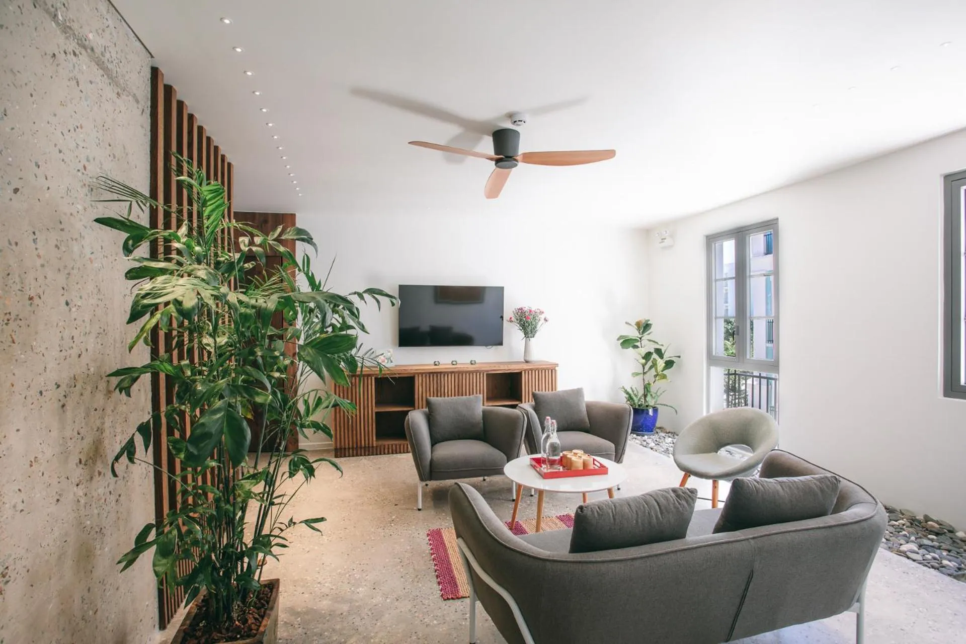 Communal lounge/ TV room in JM Boutique Hotel