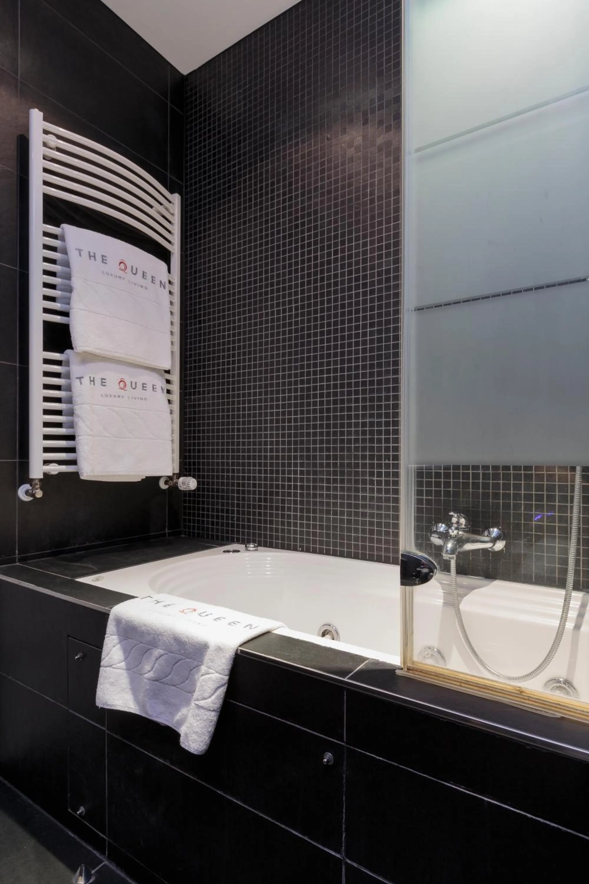 Shower in The Queen Luxury Apartments - Villa Giada