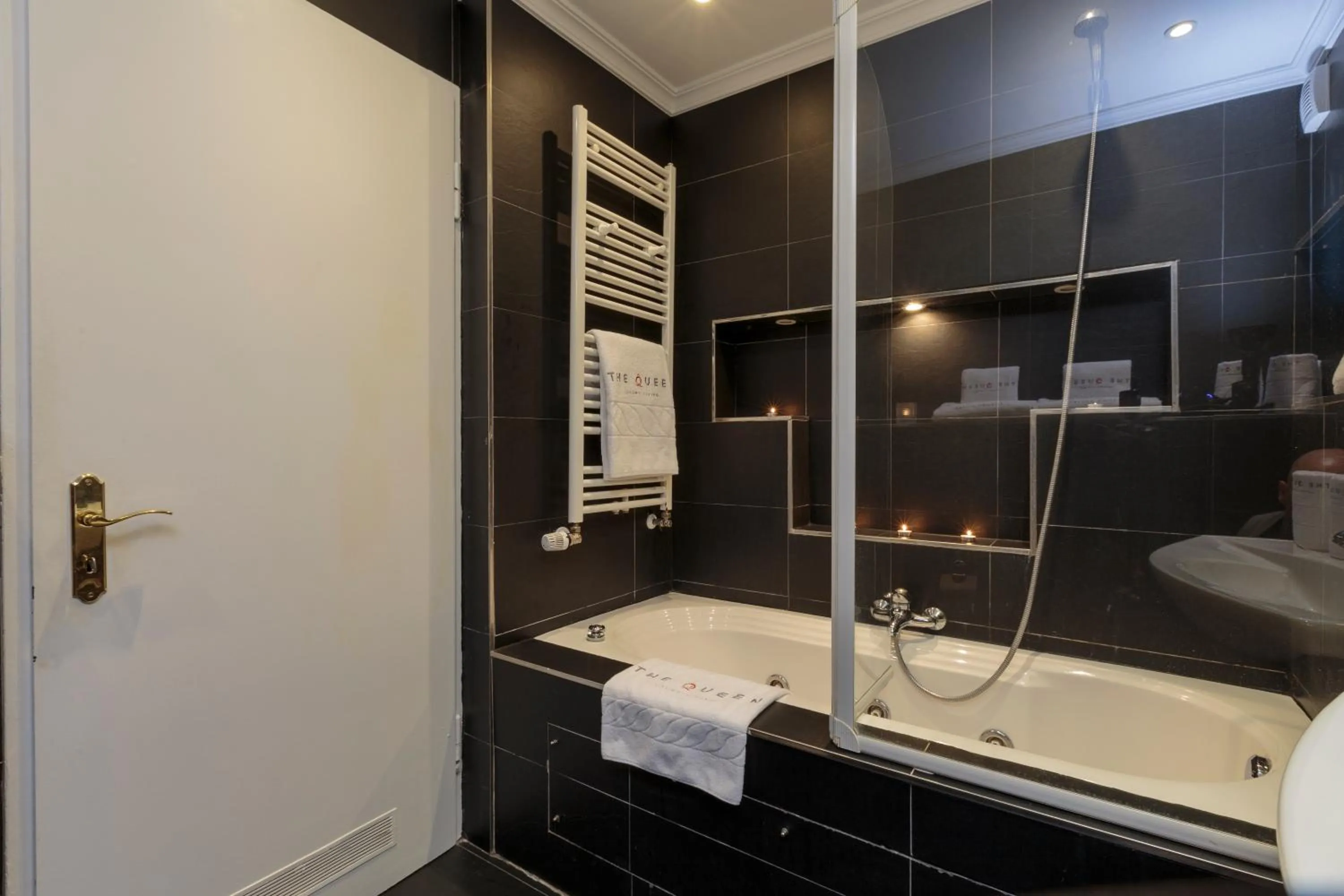 Hot Tub in The Queen Luxury Apartments - Villa Giada