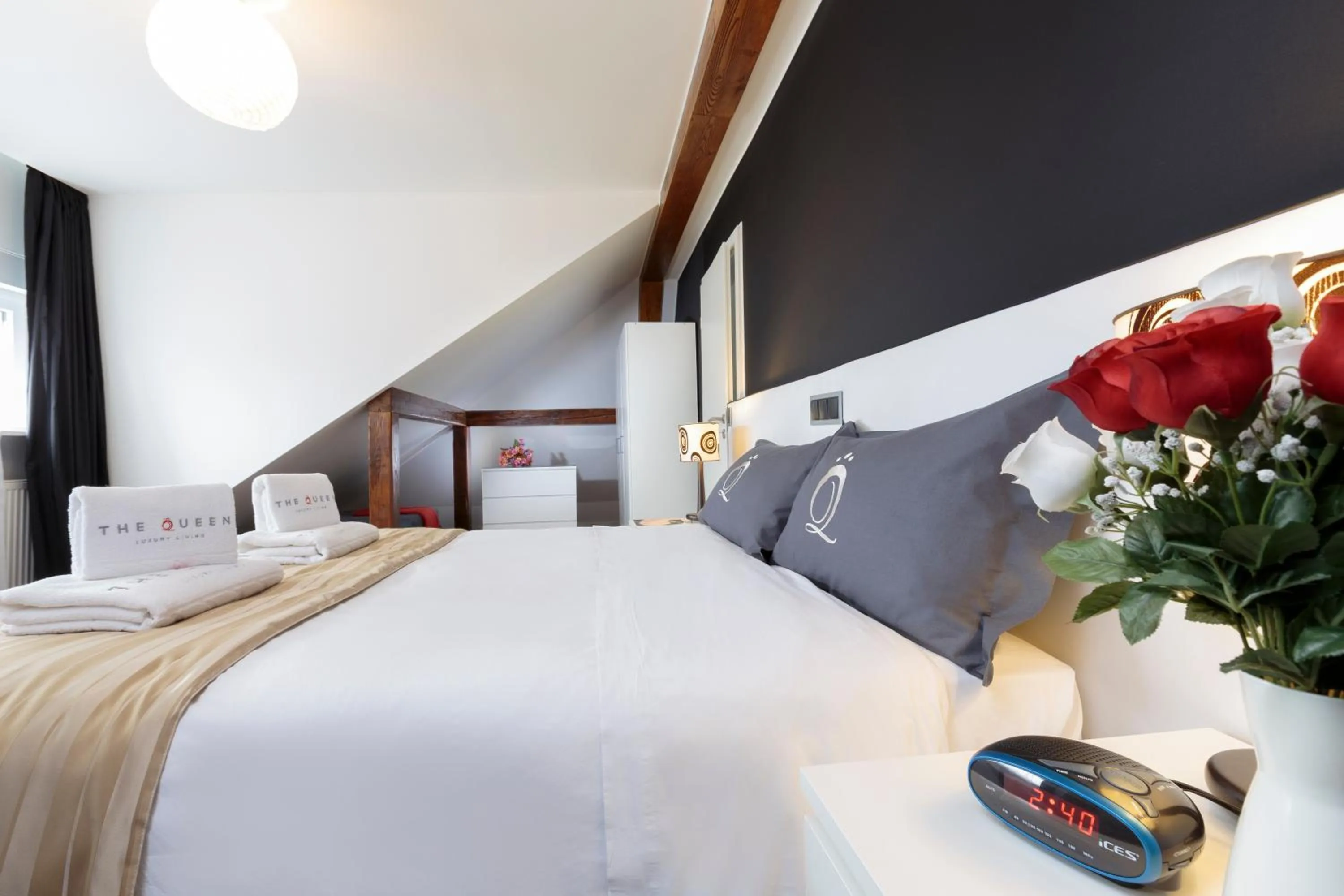 Bedroom, Bed in The Queen Luxury Apartments - Villa Giada