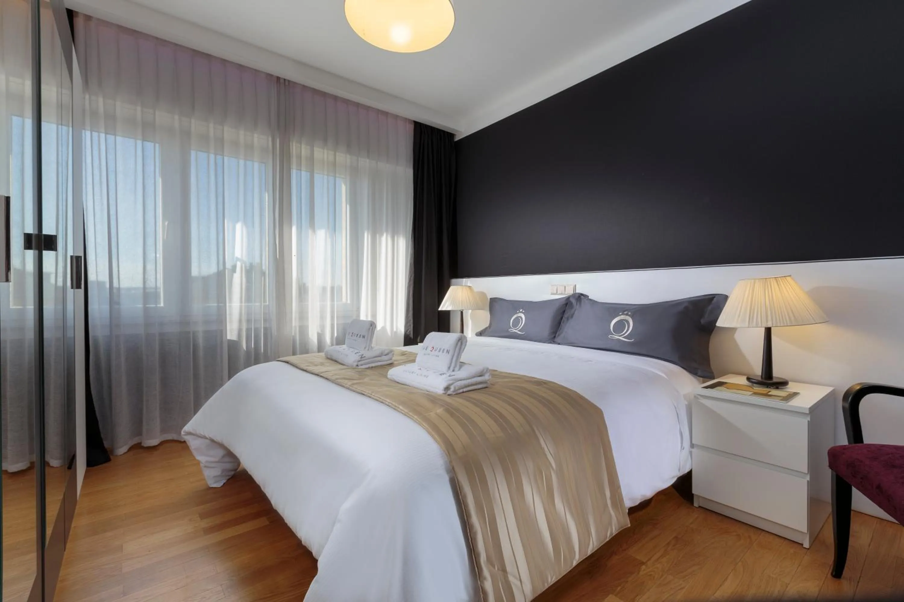 Bedroom, Bed in The Queen Luxury Apartments - Villa Giada