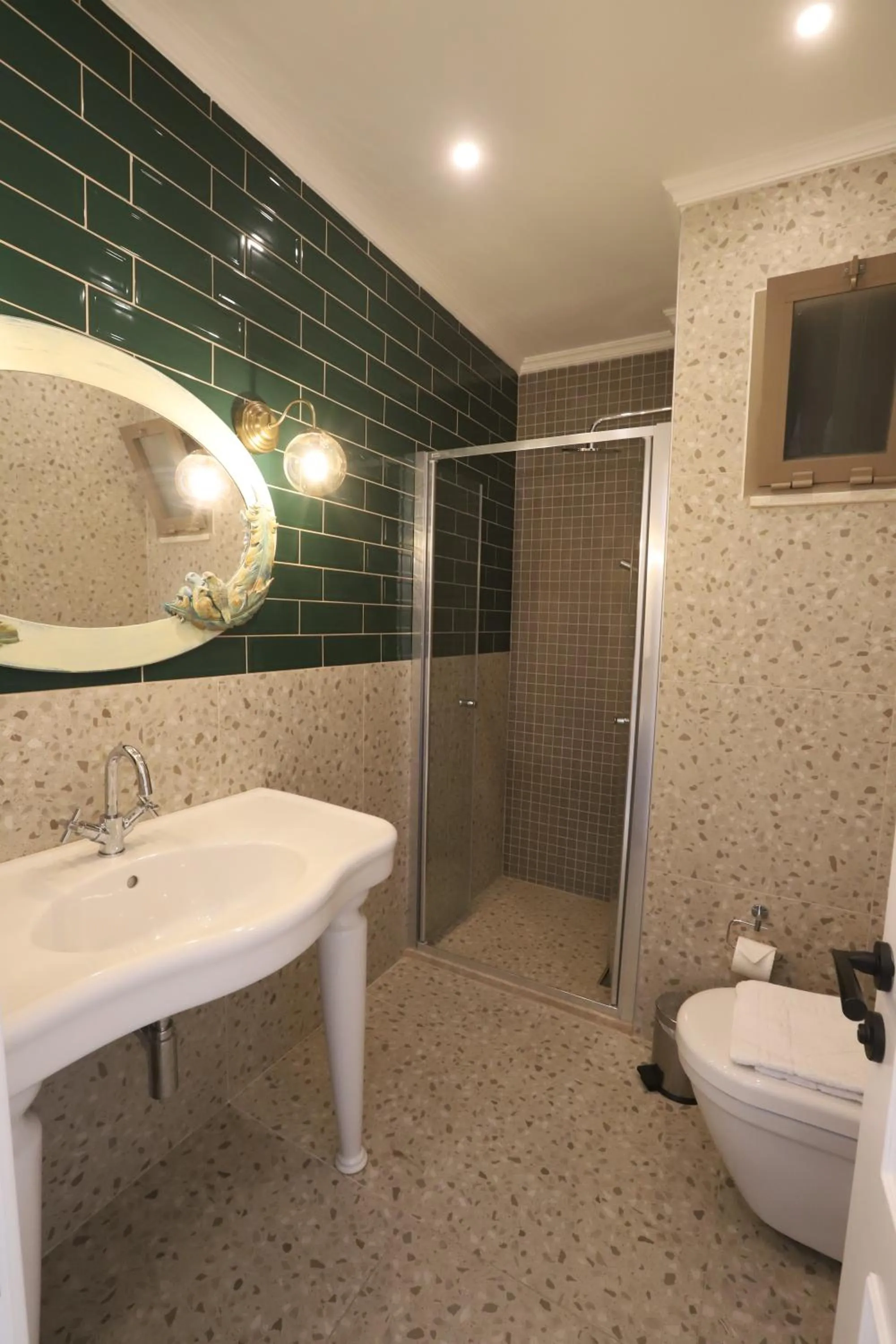 Shower in Dolphin Park Hotel