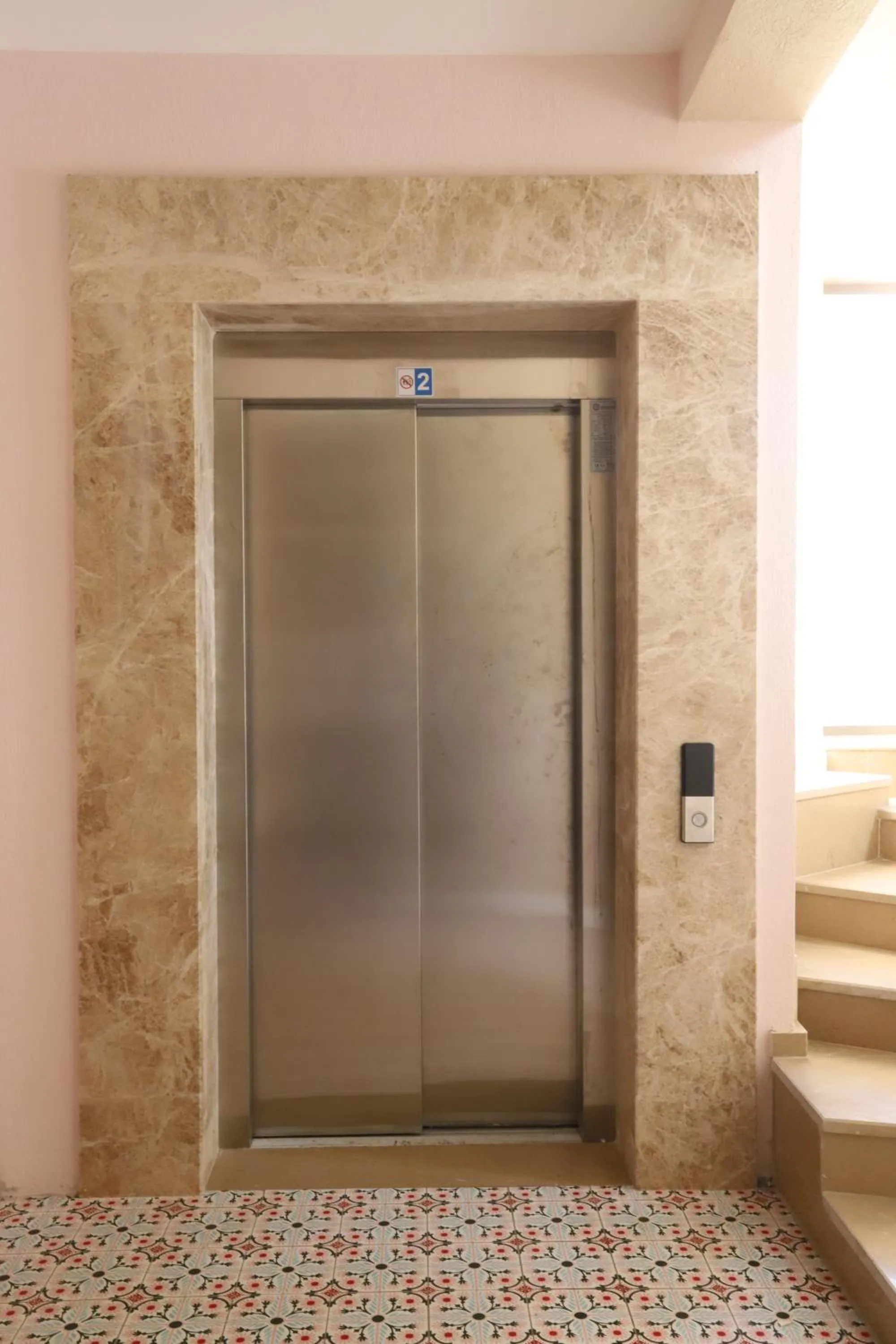 elevator in Dolphin Park Hotel