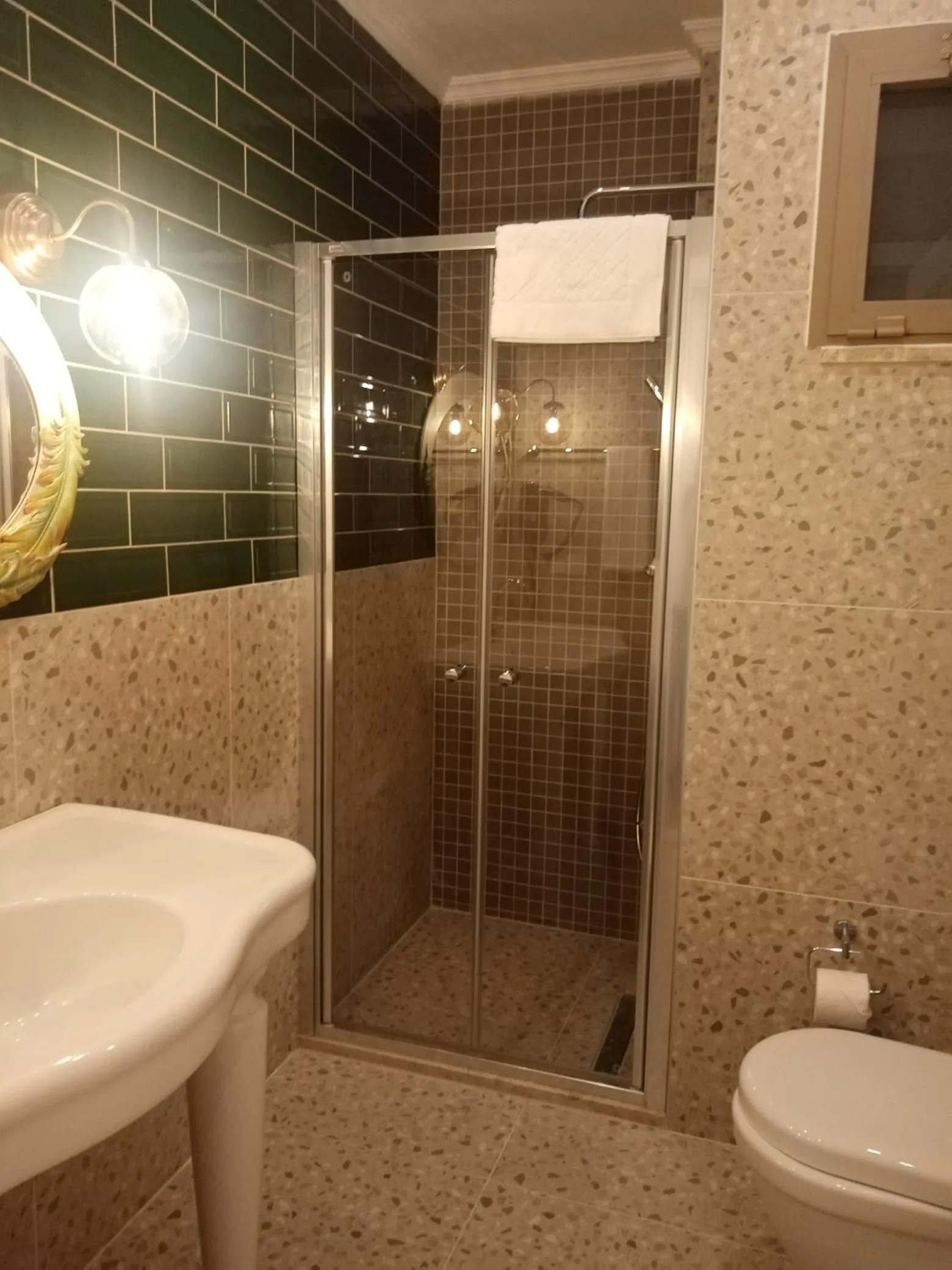 Shower in Dolphin Park Hotel