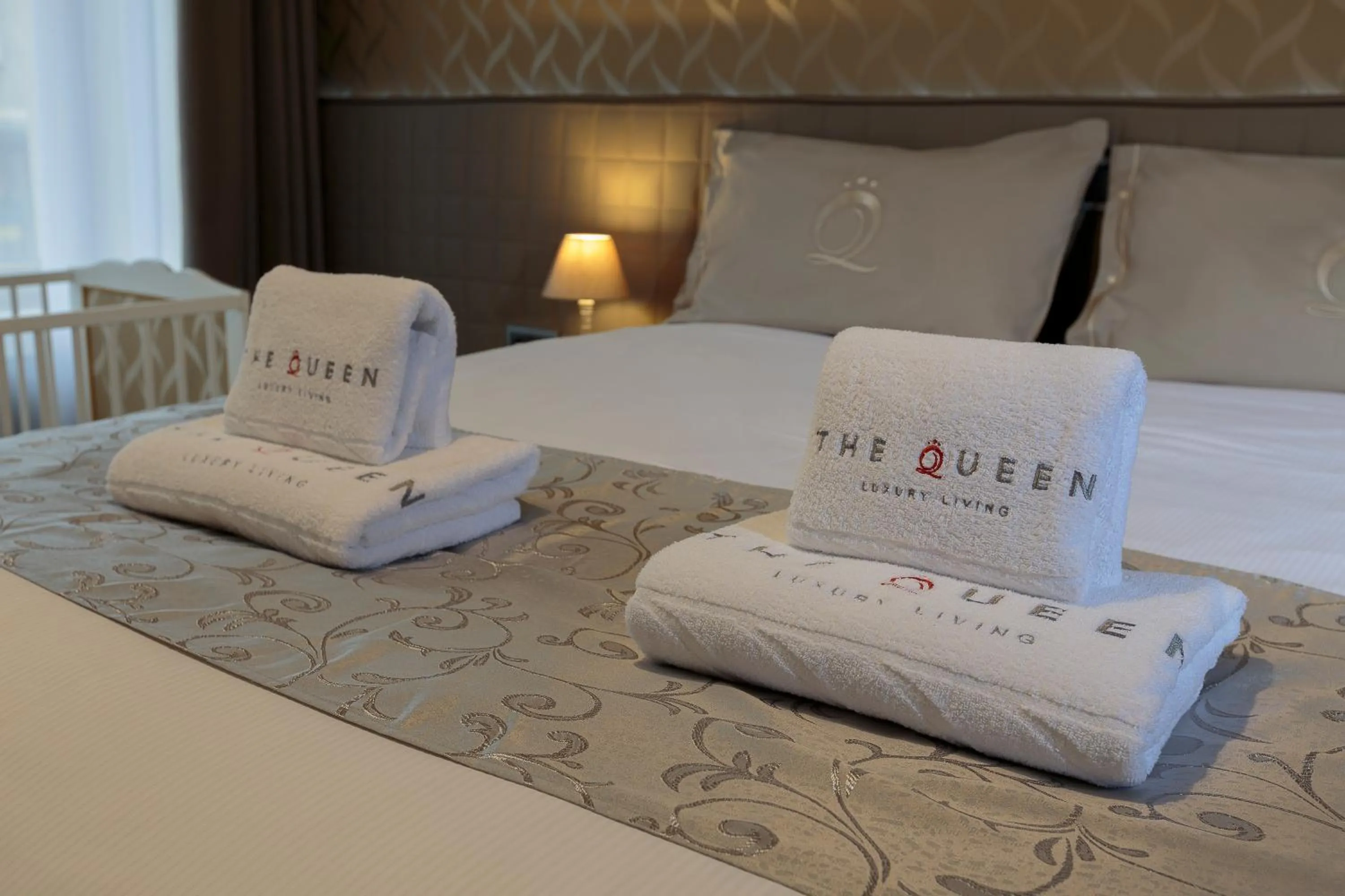 Bedroom, Bed in The Queen Luxury Apartments - Villa Liberty