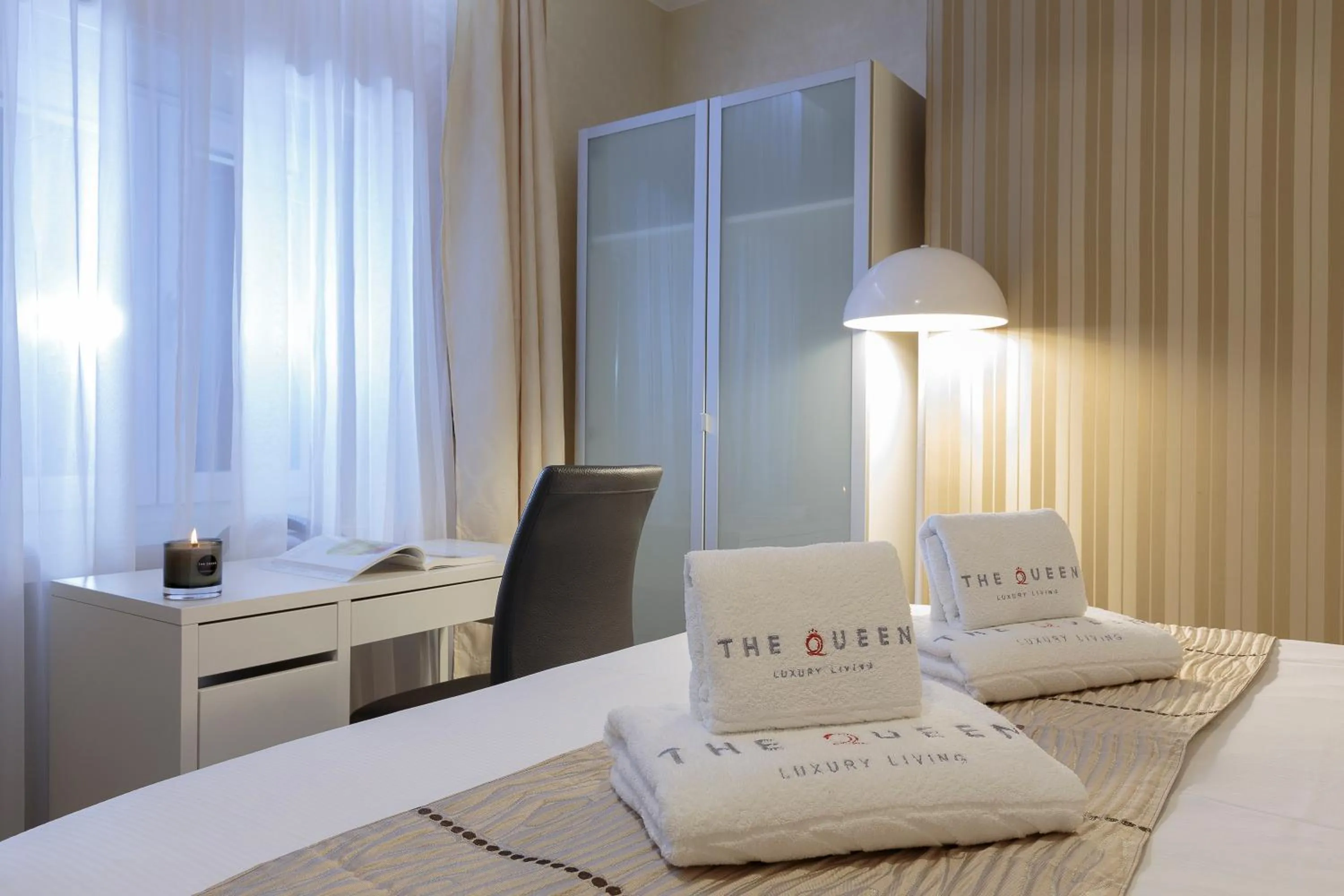 Bedroom, Bed in The Queen Luxury Apartments - Villa Liberty