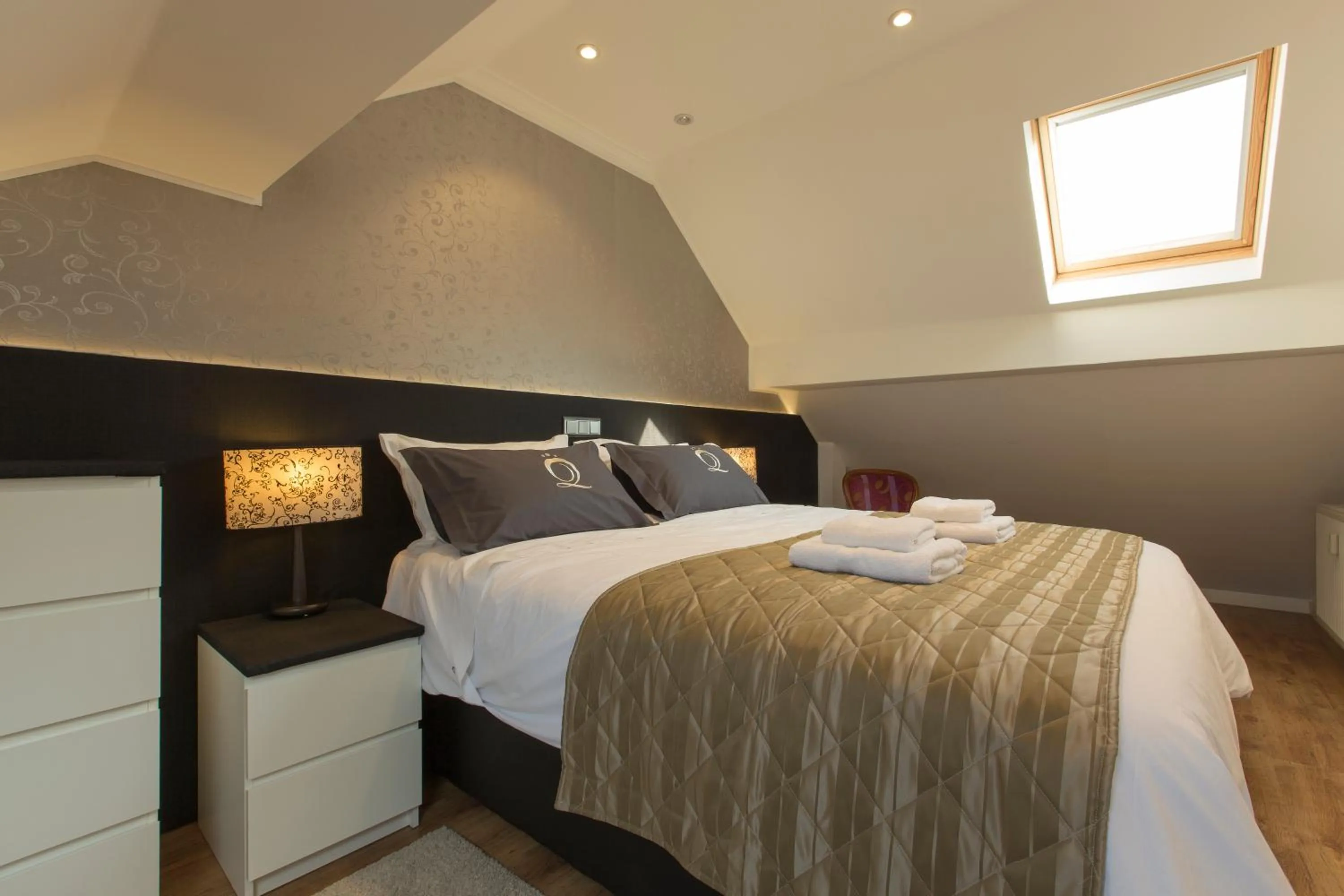 Bedroom, Bed in The Queen Luxury Apartments - Villa Liberty