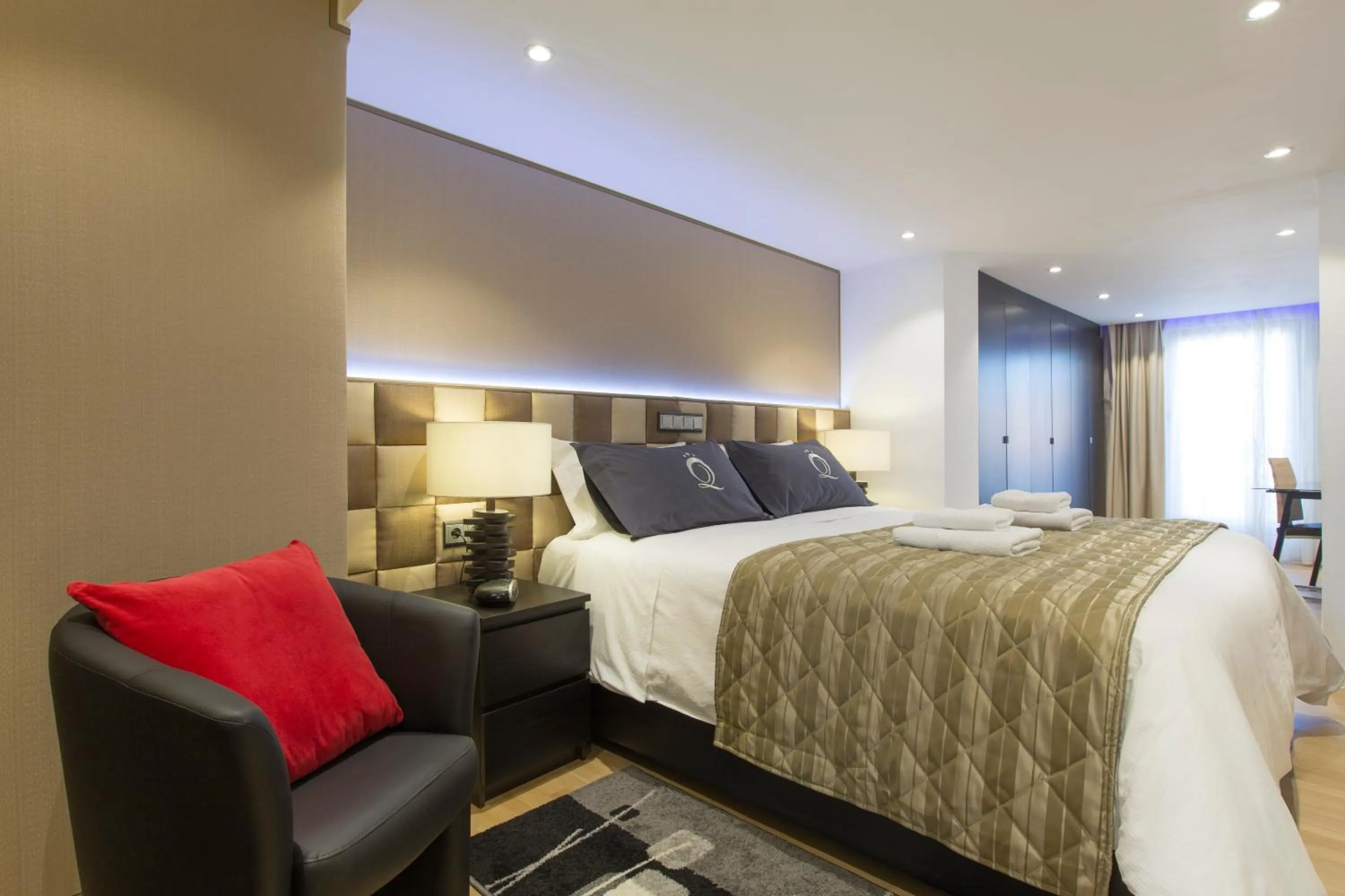 Bedroom, Bed in The Queen Luxury Apartments - Villa Liberty