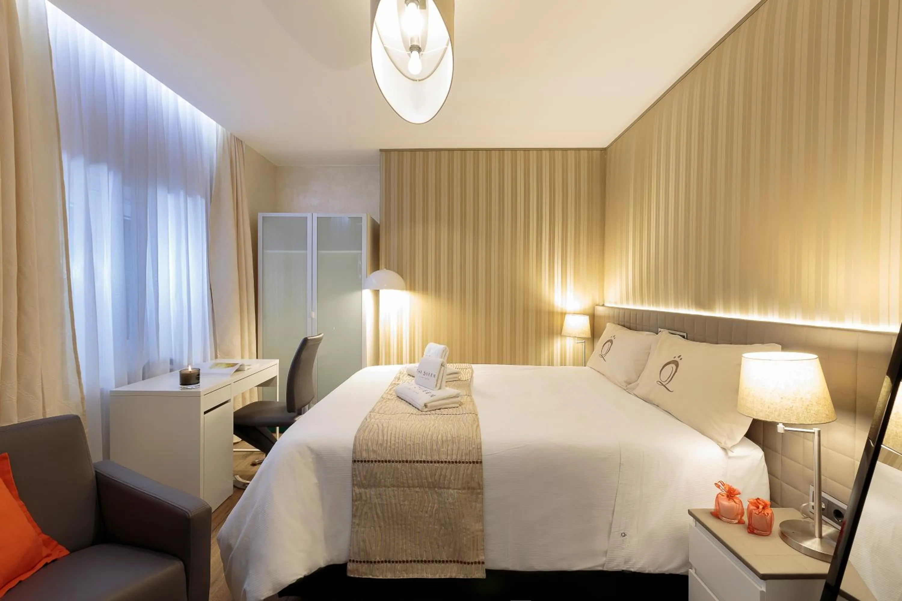 Bedroom, Bed in The Queen Luxury Apartments - Villa Liberty