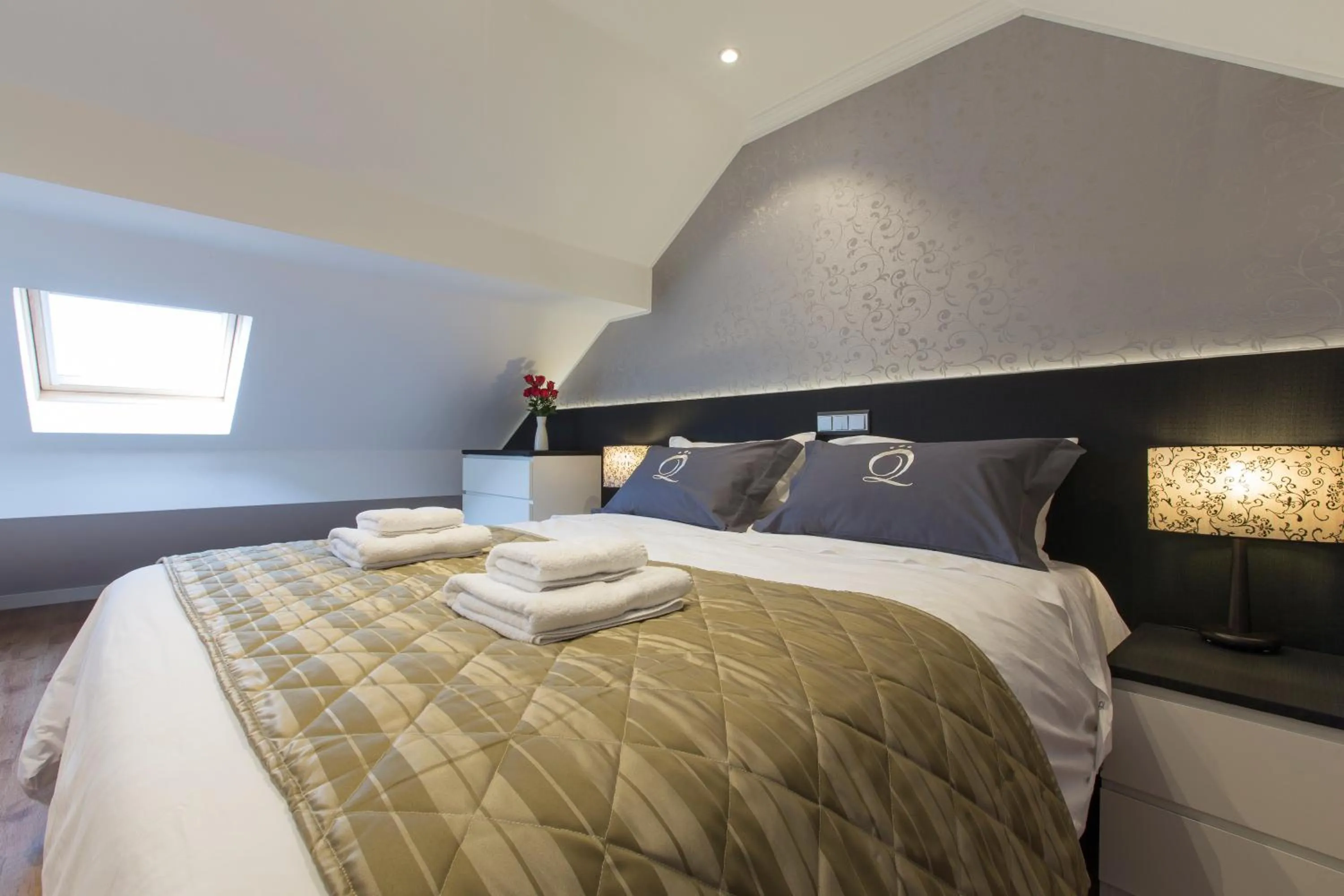 Bedroom, Bed in The Queen Luxury Apartments - Villa Liberty