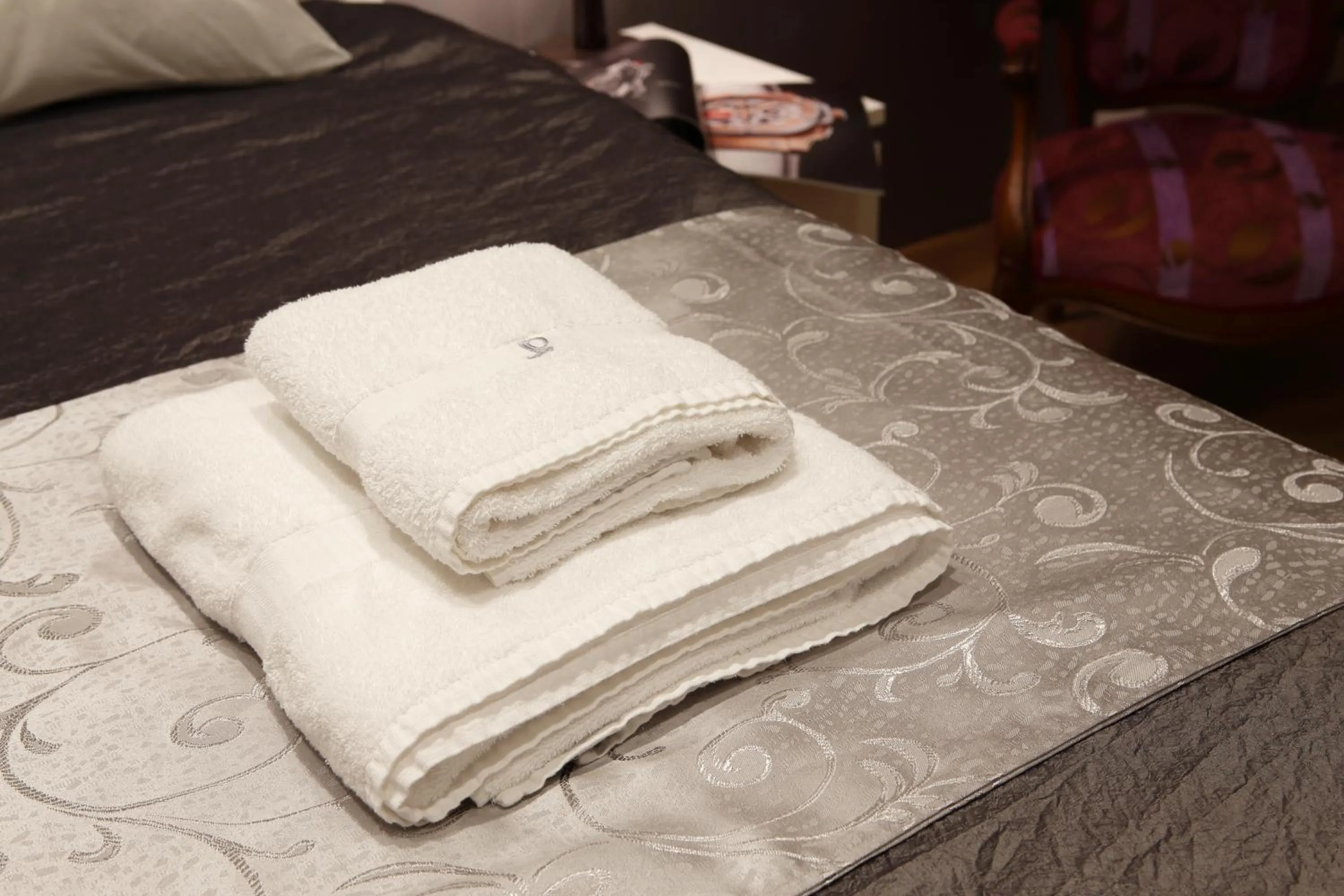 Bedroom, Bed in The Queen Luxury Apartments - Villa Liberty