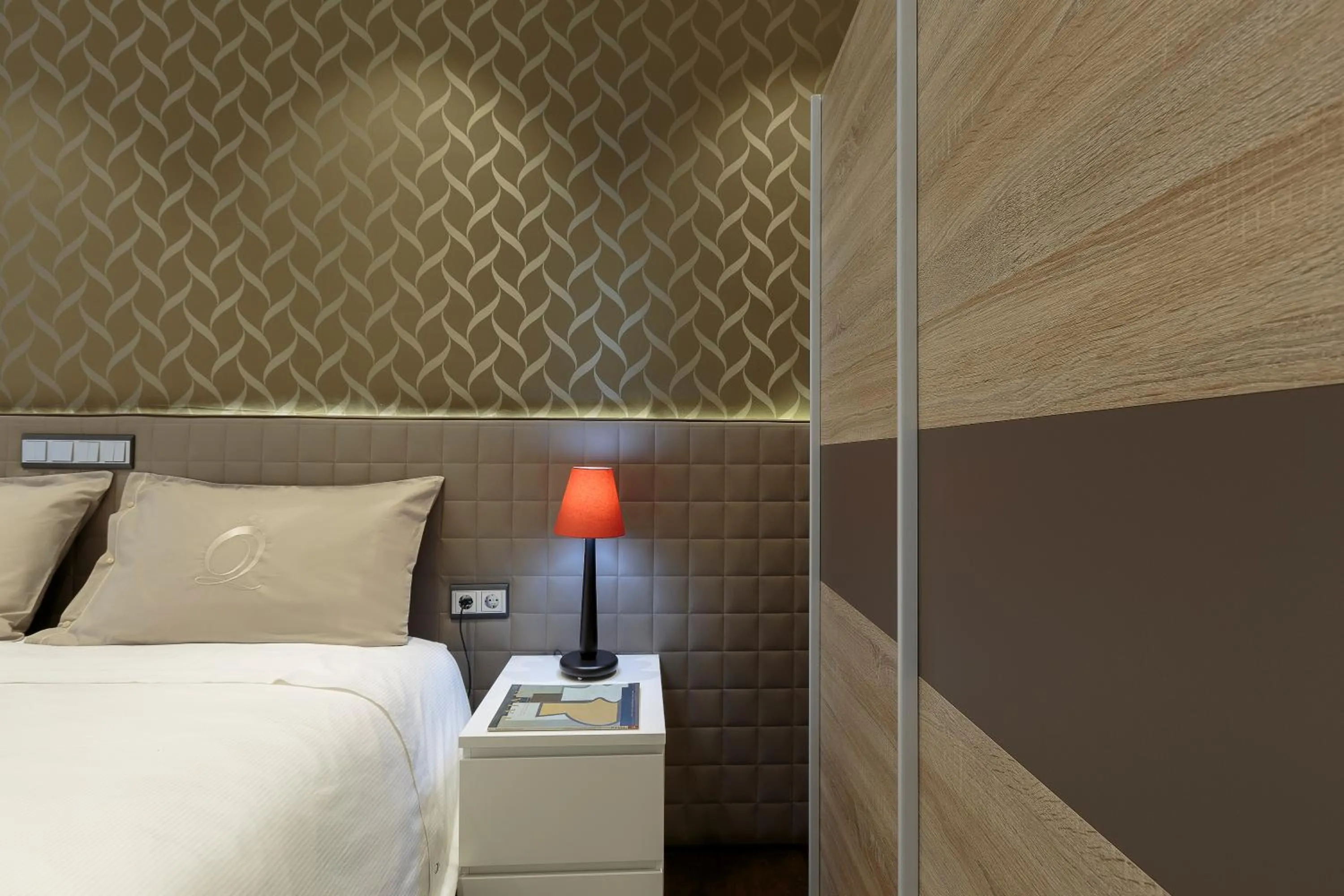 Decorative detail, Bed in The Queen Luxury Apartments - Villa Liberty