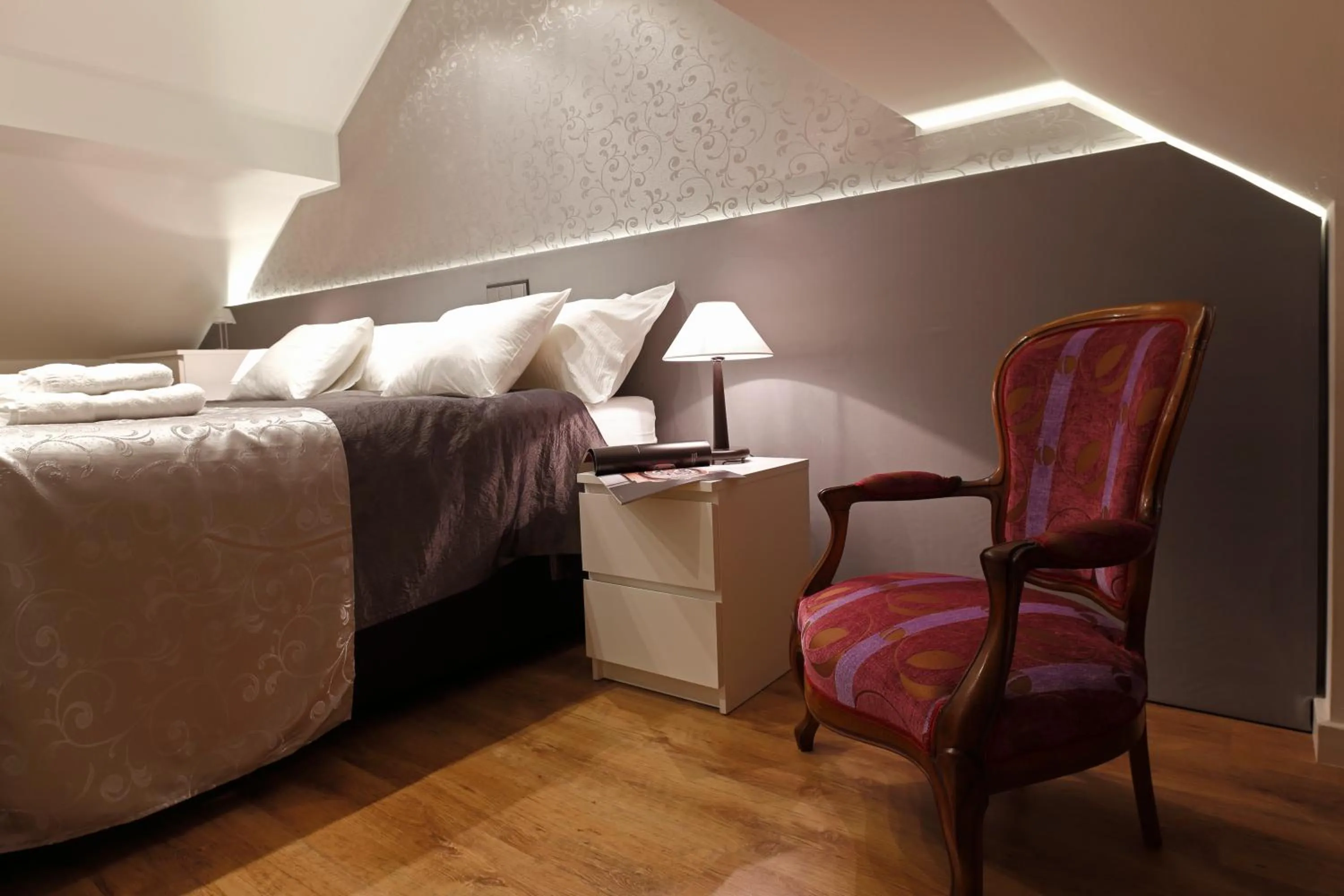 Bedroom, Bed in The Queen Luxury Apartments - Villa Liberty