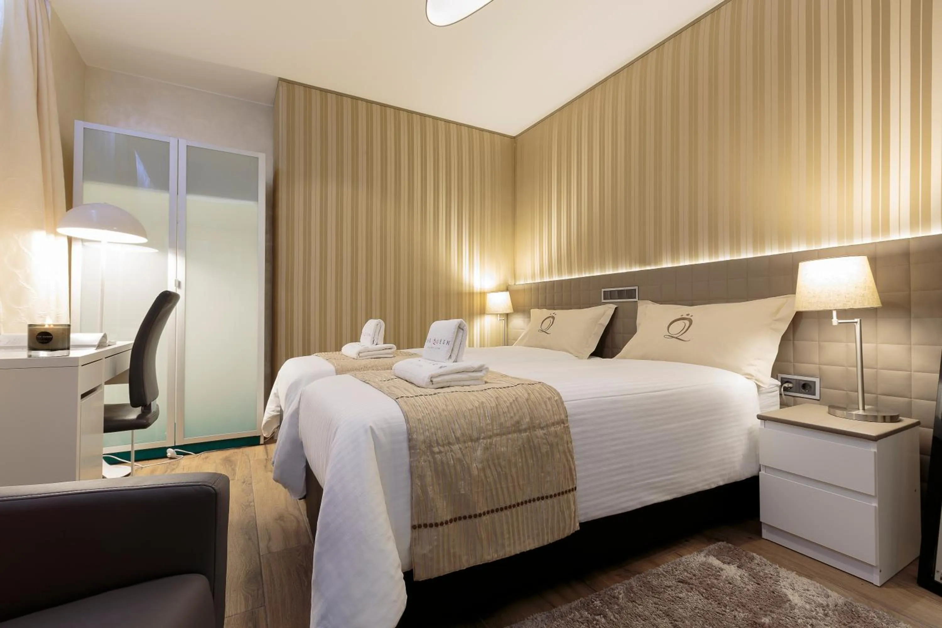 Bedroom, Bed in The Queen Luxury Apartments - Villa Liberty