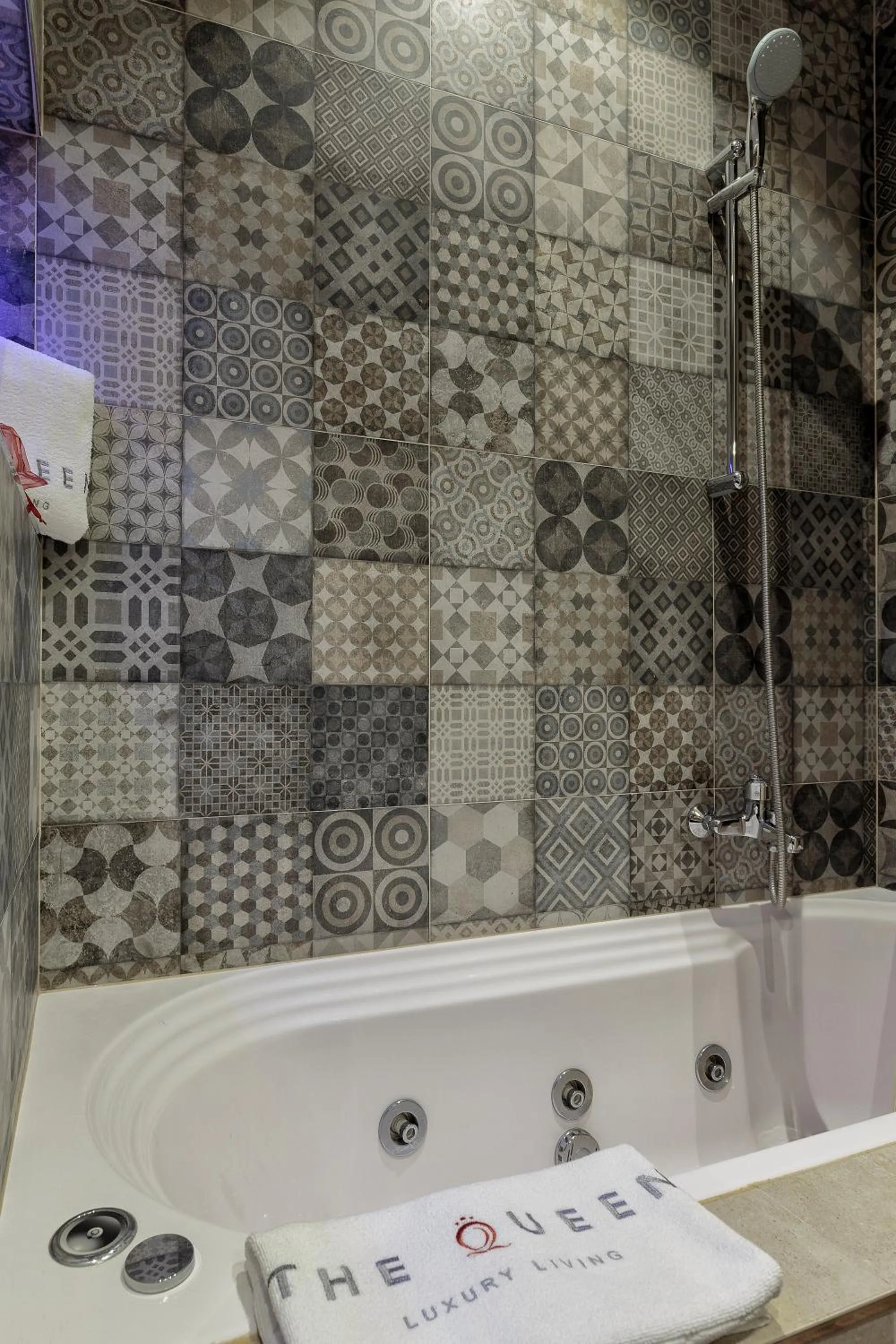 Hot Tub in The Queen Luxury Apartments - Villa Liberty