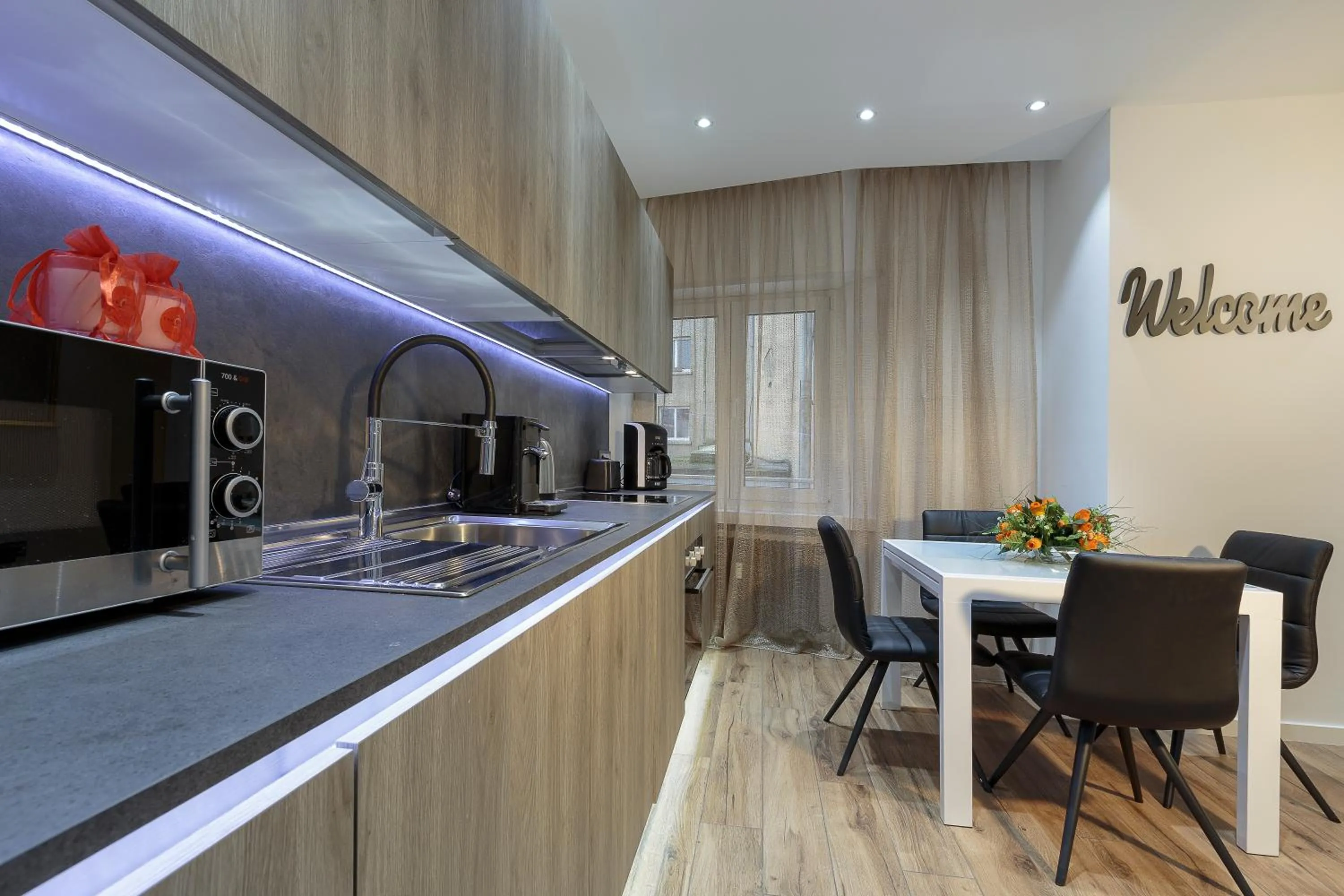 Kitchen or kitchenette in The Queen Luxury Apartments - Villa Liberty