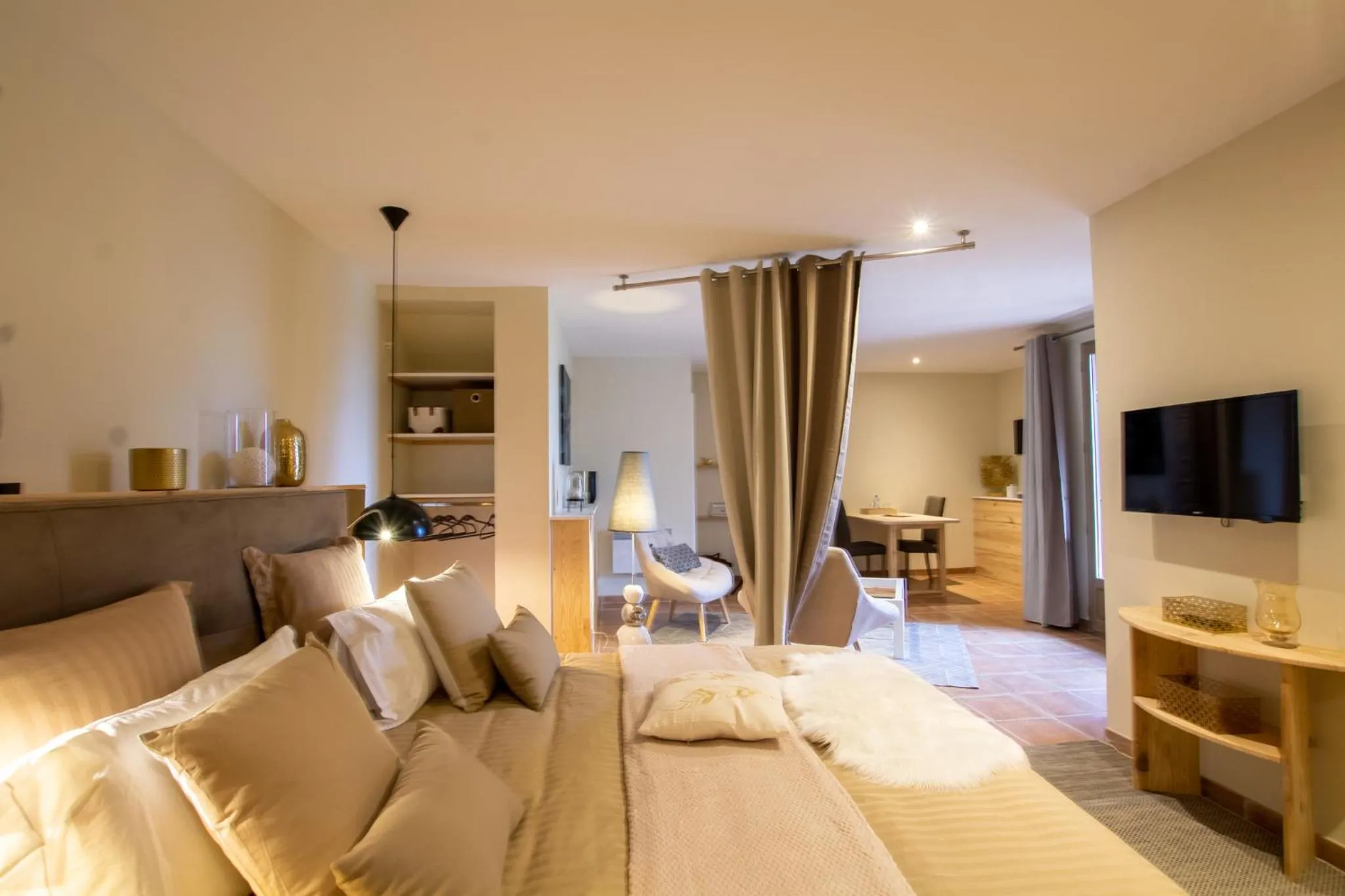 TV and multimedia, Bed in Le Clos de la Tour