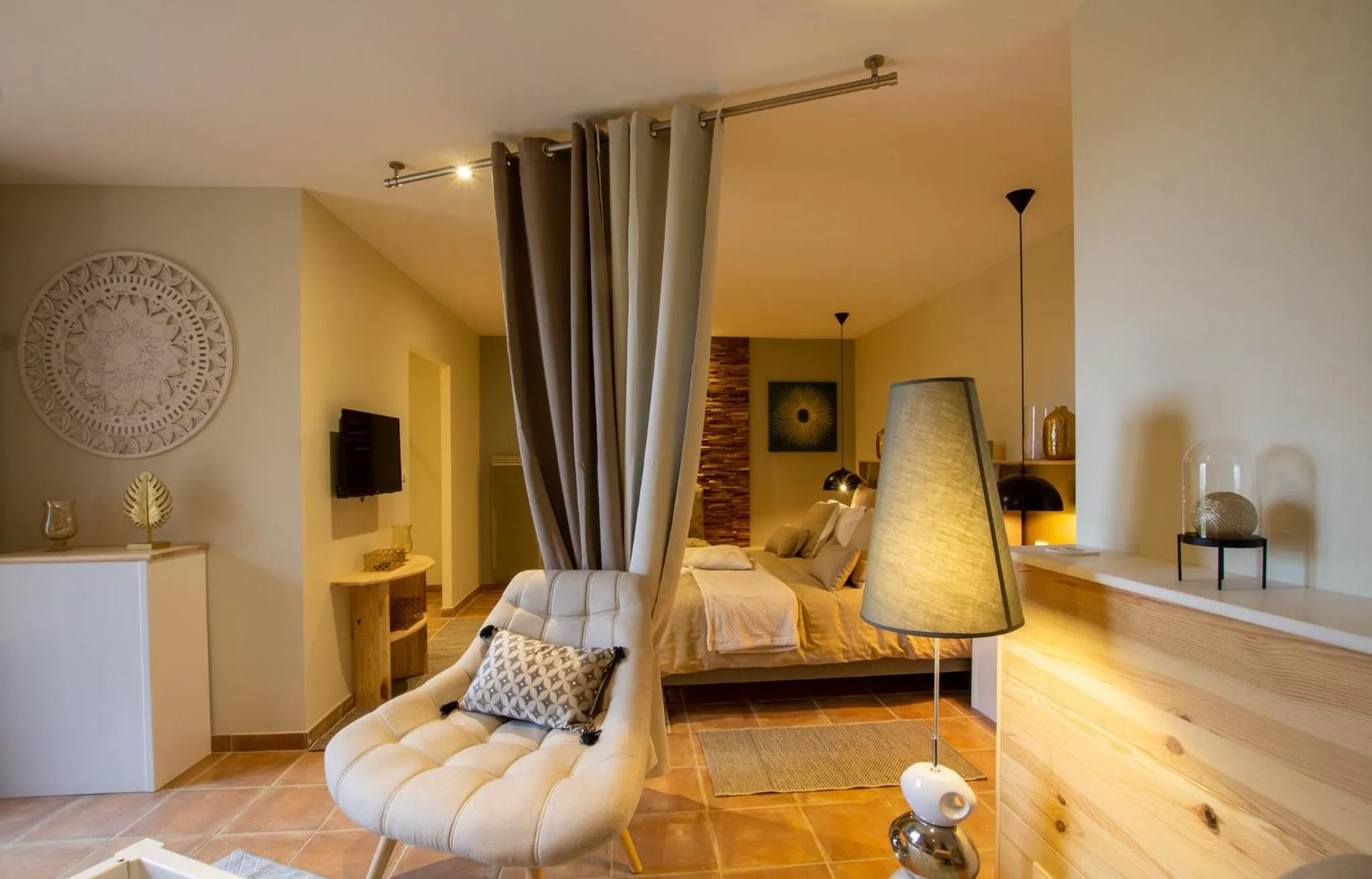 Photo of the whole room, Bed in Le Clos de la Tour