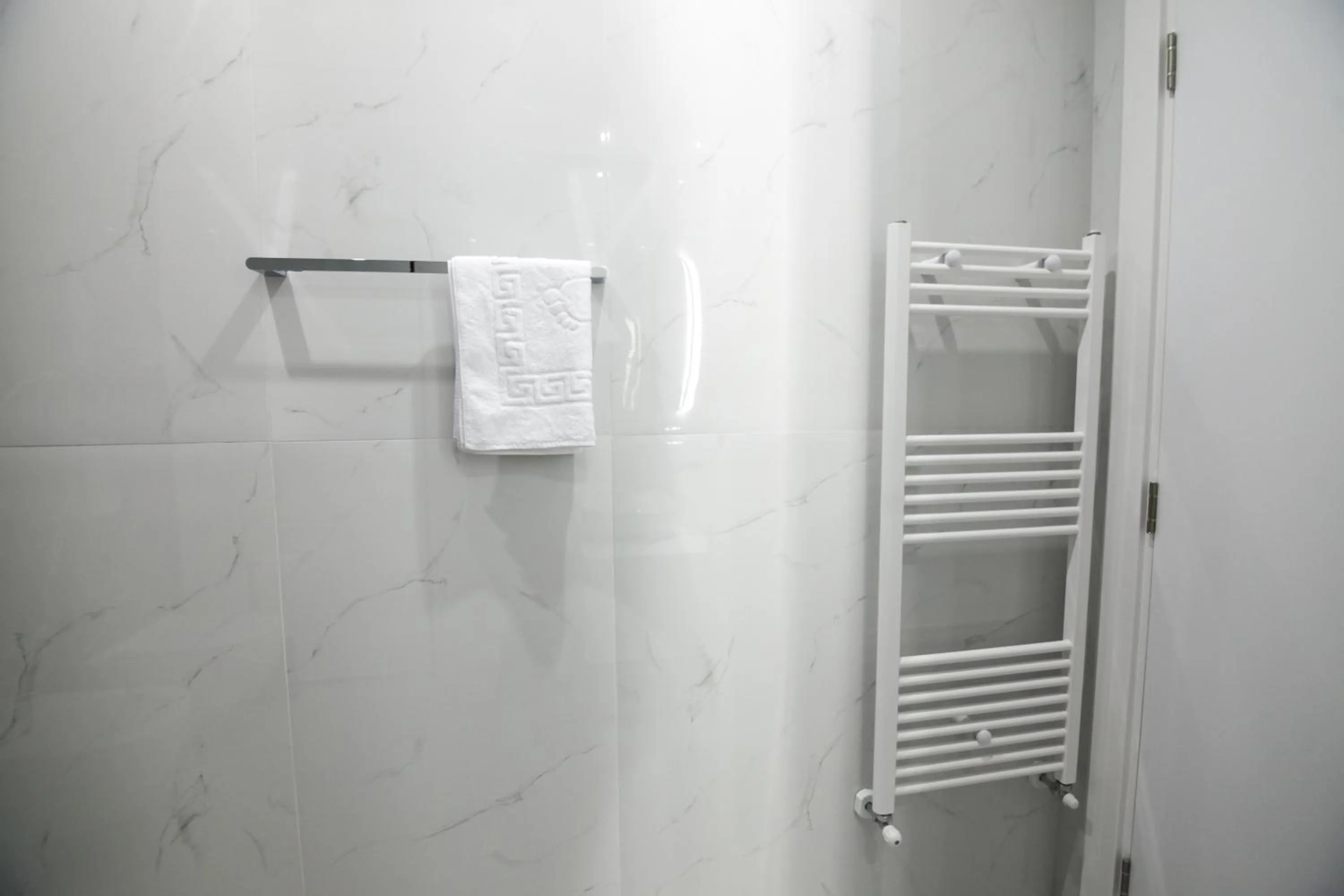 Shower in N Hotel BY NOSHI