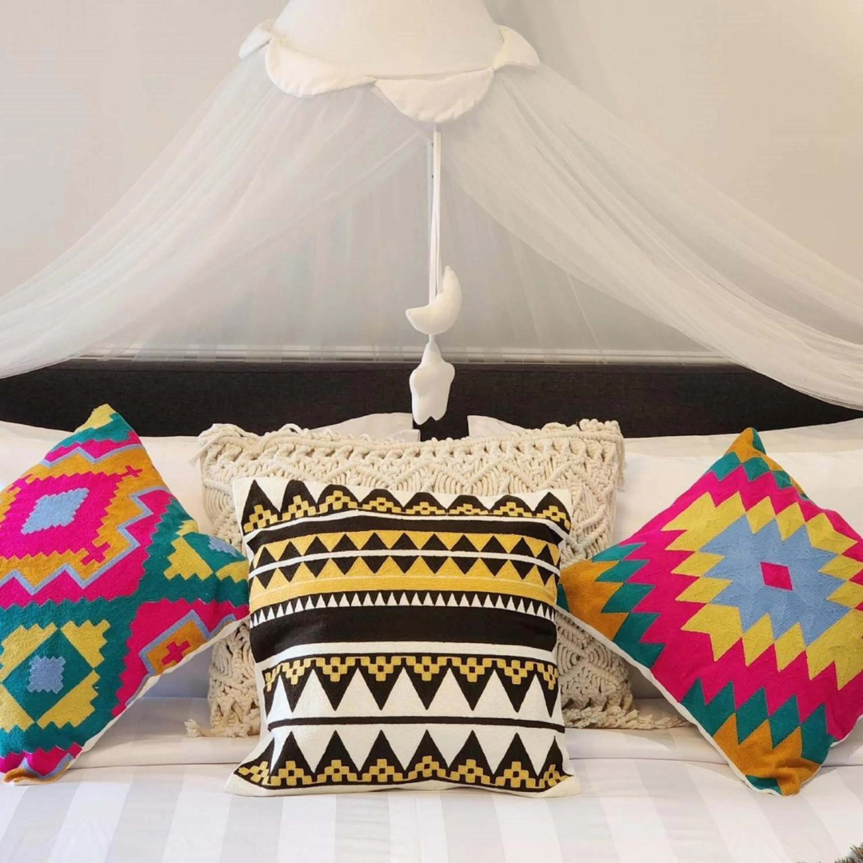 Bedroom, Bed in Capital O 75422 Million Pillows