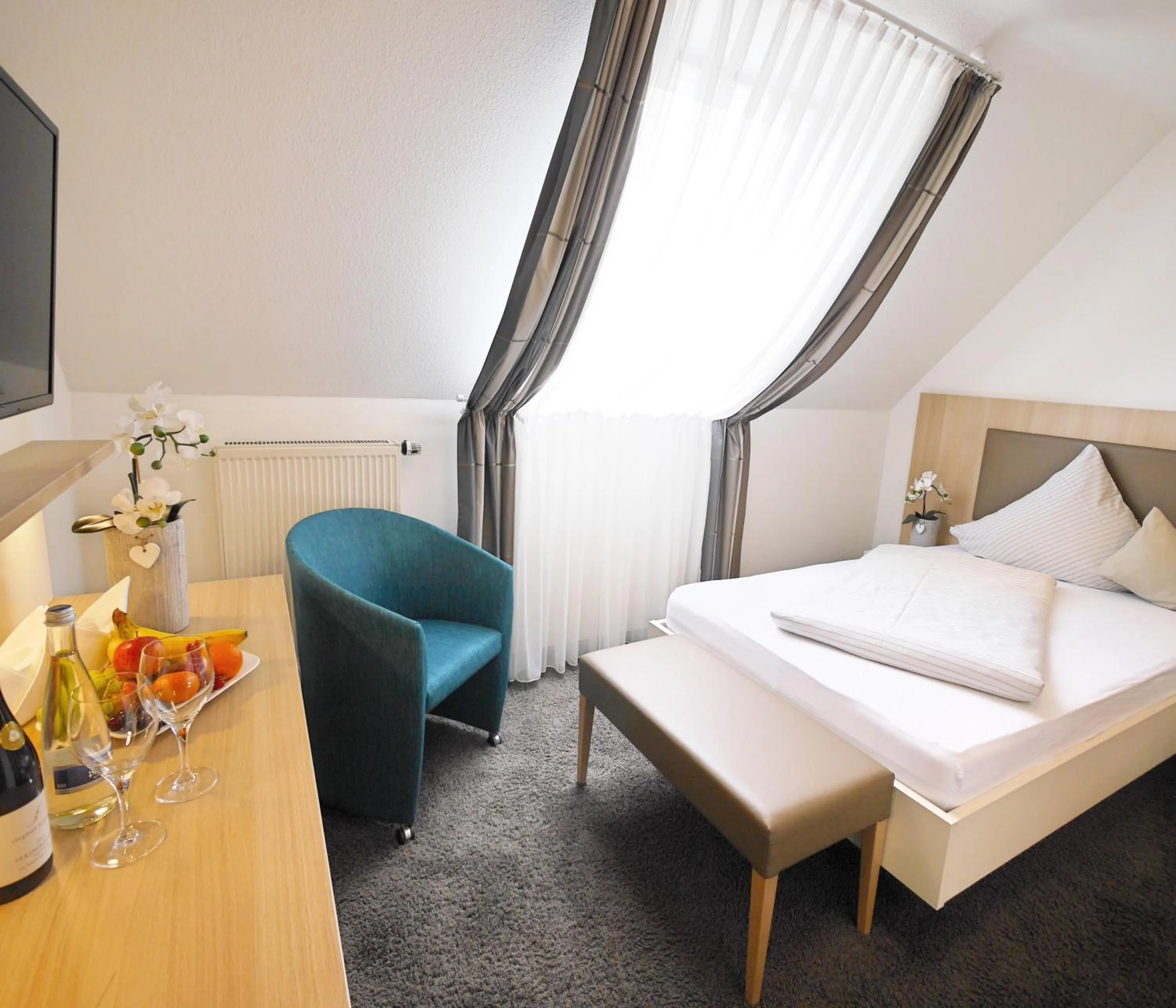 Photo of the whole room, Bed in Kohlers Hotel Engel