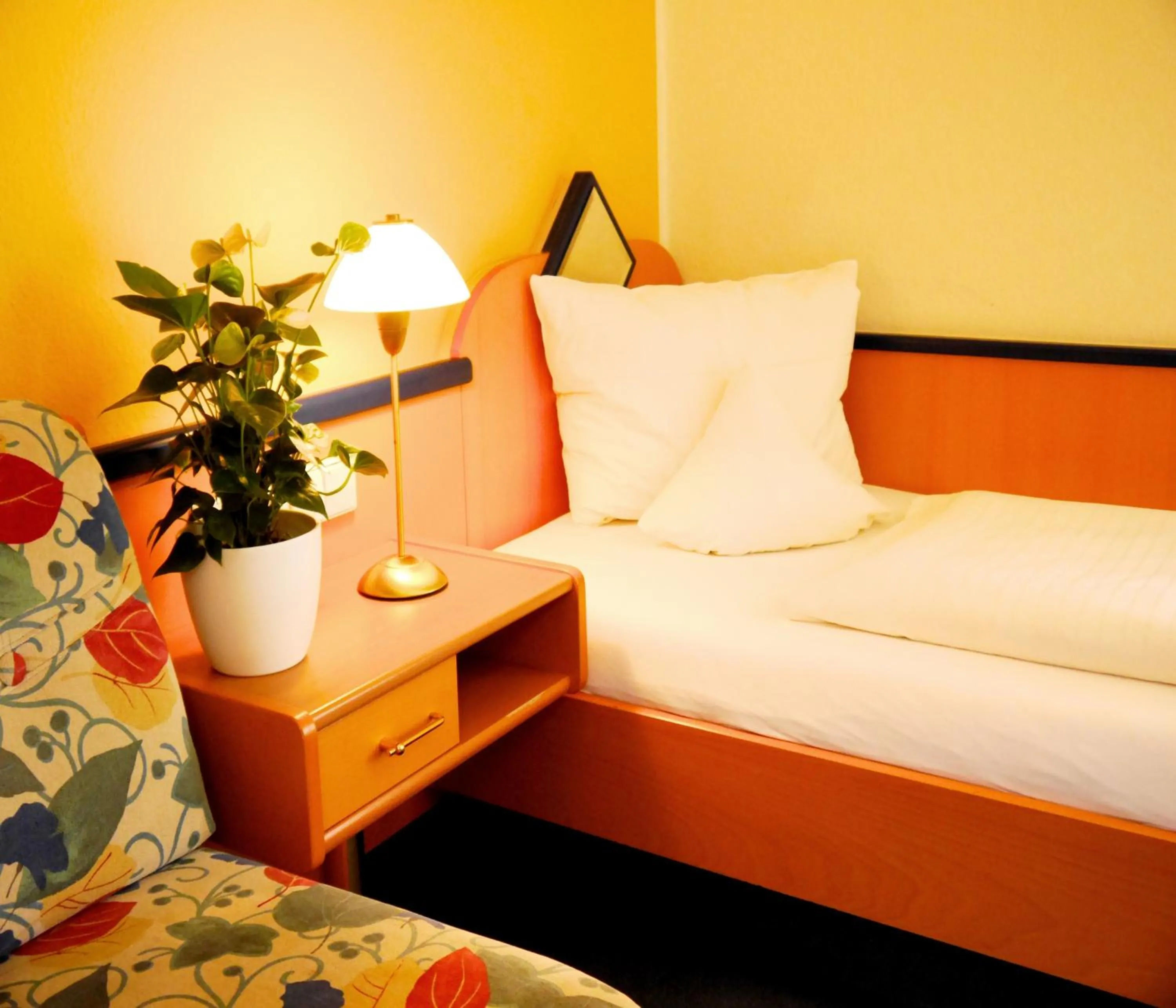 Photo of the whole room, Bed in Kohlers Hotel Engel