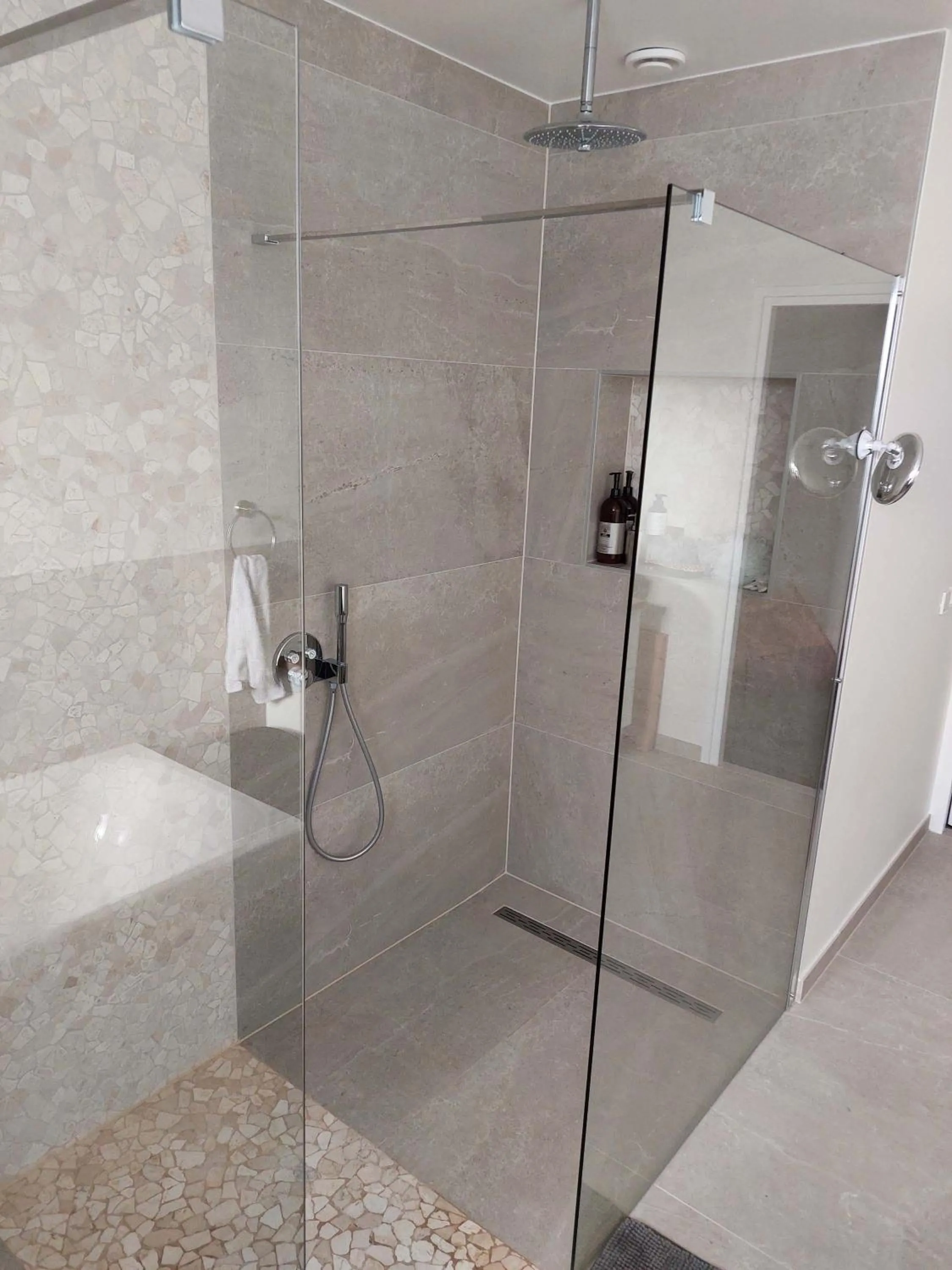 Shower in Vida Verde
