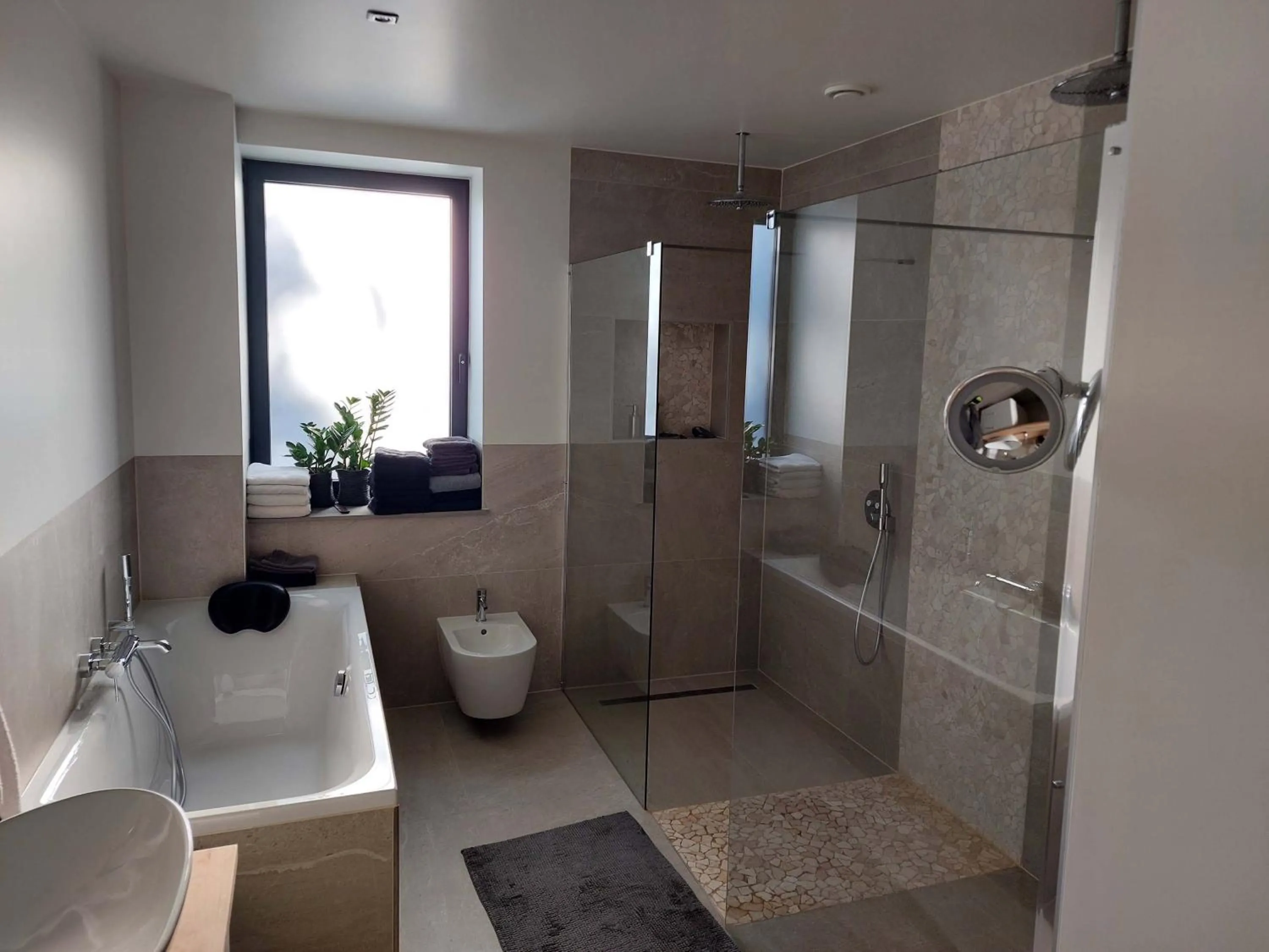 Shower in Vida Verde