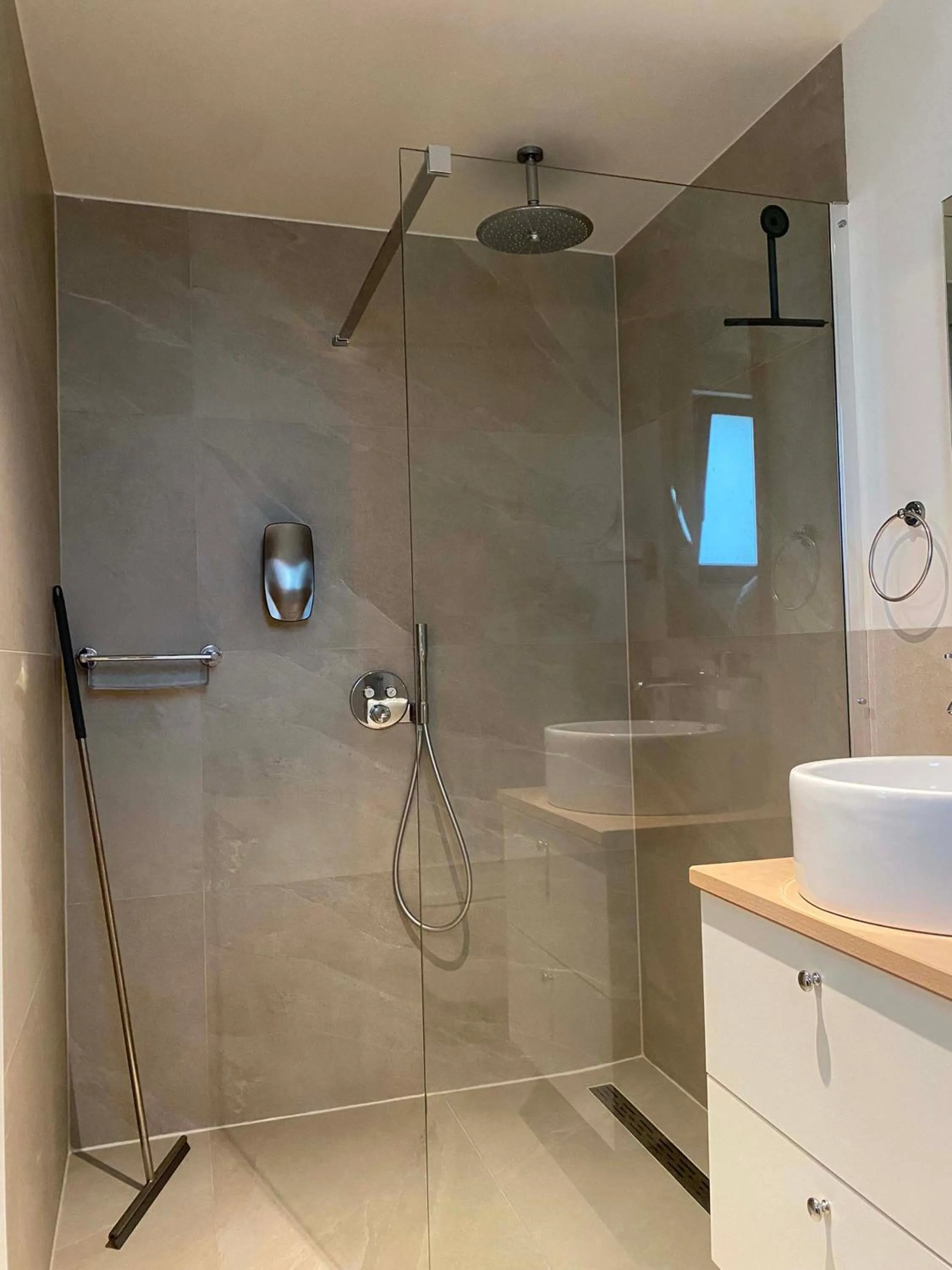 Shower in Vida Verde