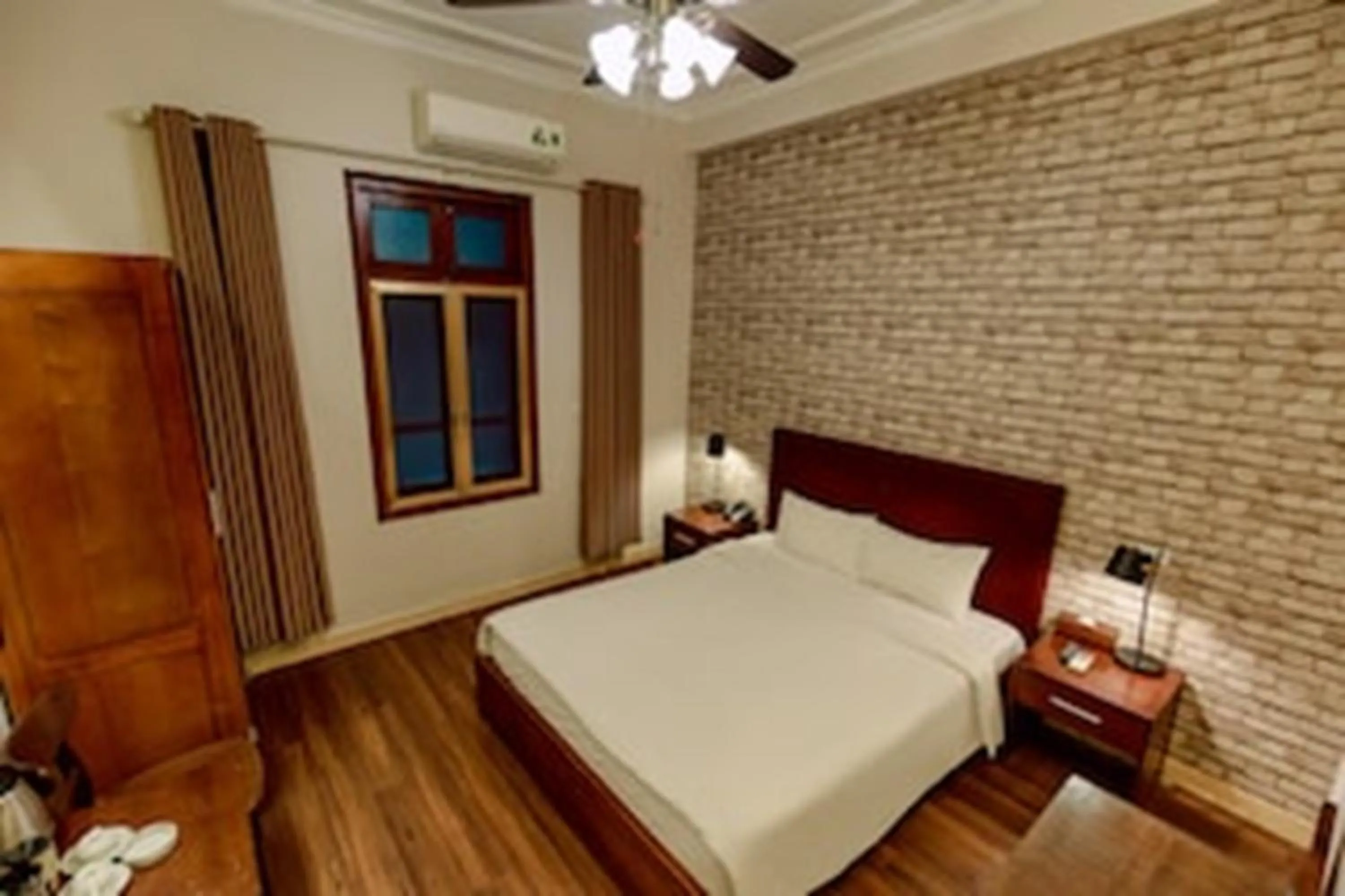 Photo of the whole room, Bed in Super OYO Capital O 1173 Le Grand Hanoi Hotel - The Ruby