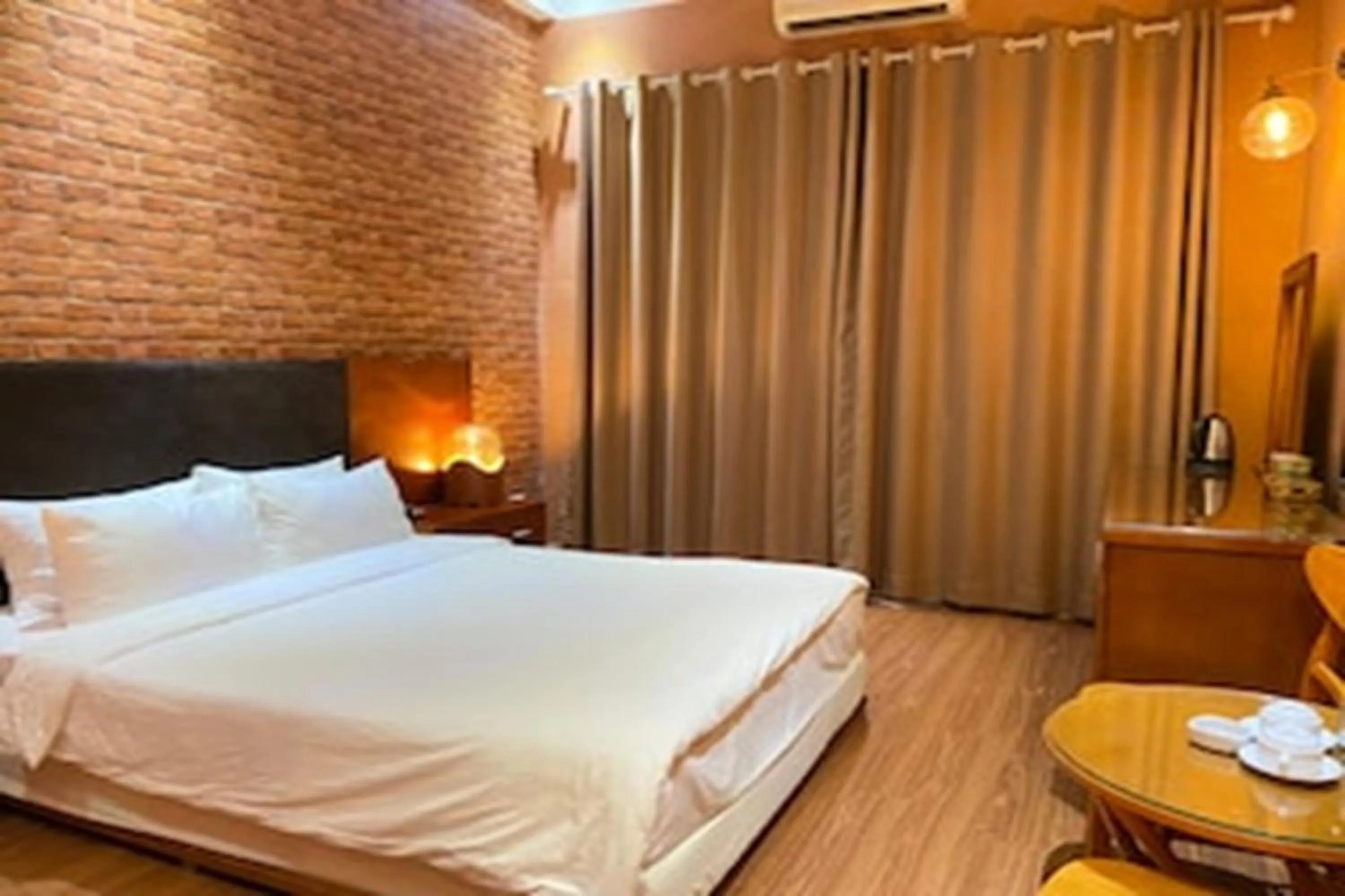 Photo of the whole room, Bed in Super OYO Capital O 1173 Le Grand Hanoi Hotel - The Ruby