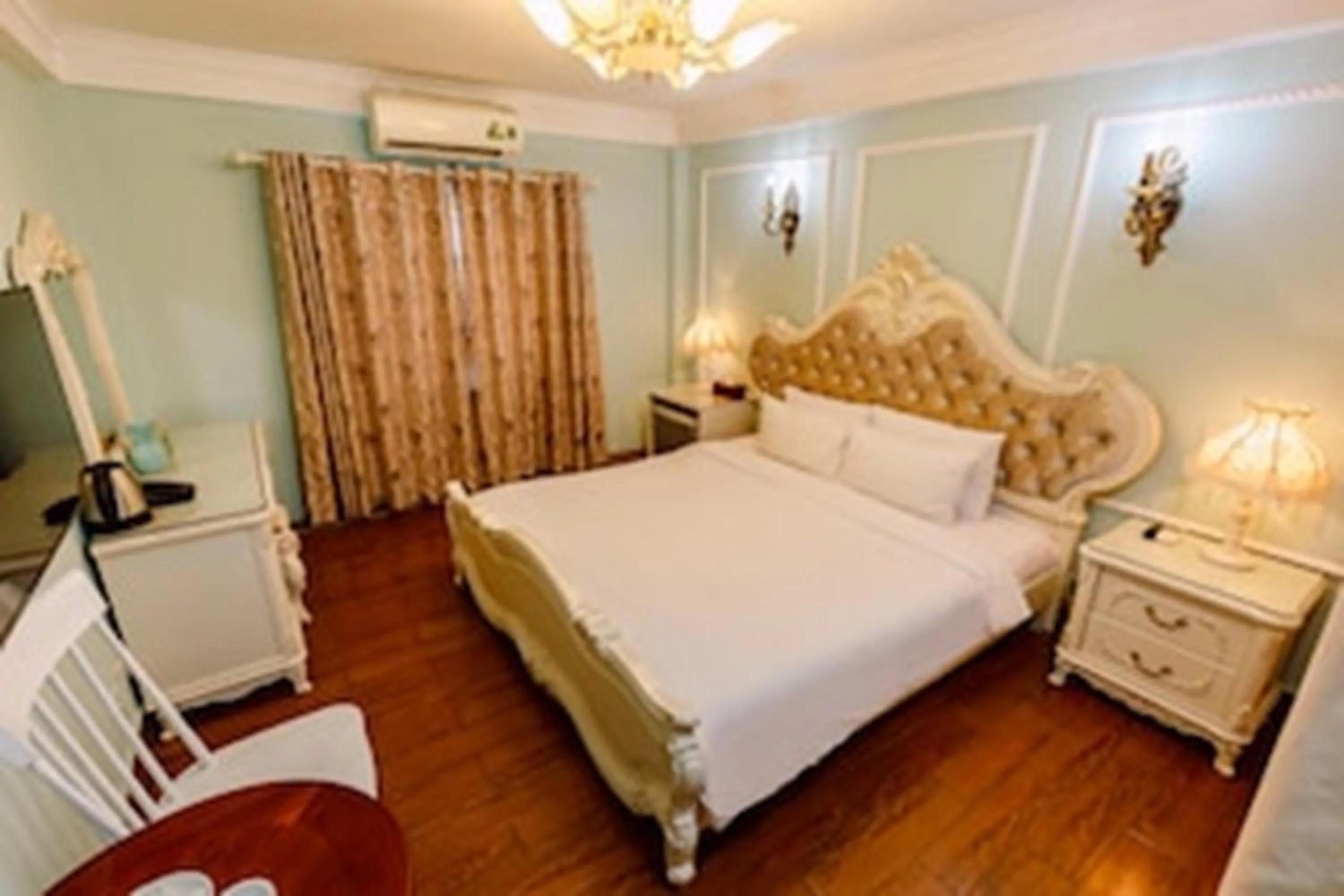 Photo of the whole room, Bed in Super OYO Capital O 1173 Le Grand Hanoi Hotel - The Ruby