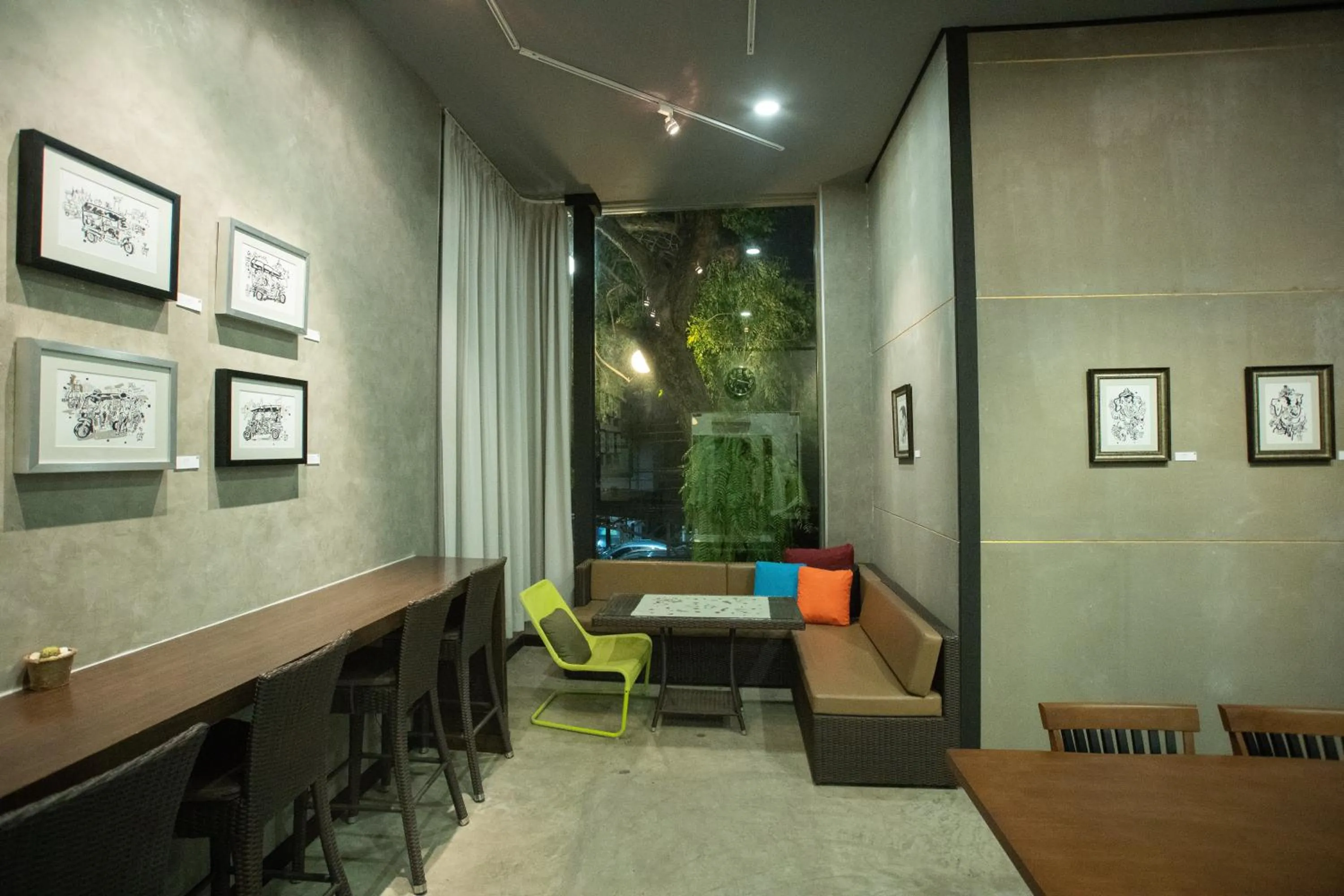 Communal lounge/ TV room in Third Rock Hostel