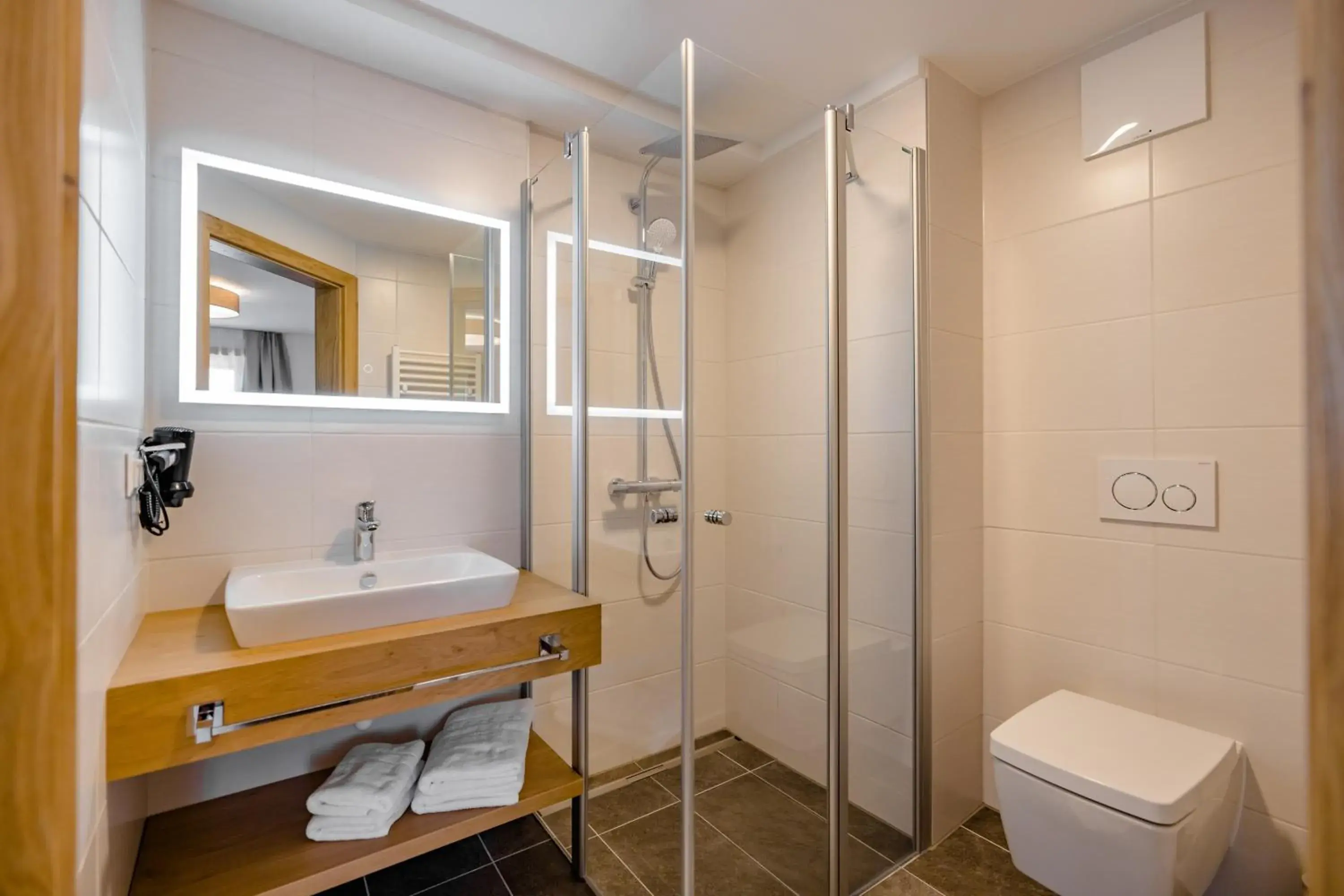 Deluxe Double or Twin Room - single occupancy in Gästehaus Fiedlwirt Deluxe Double or Twin Room - single occupancy in Gästehaus Fiedlwirt