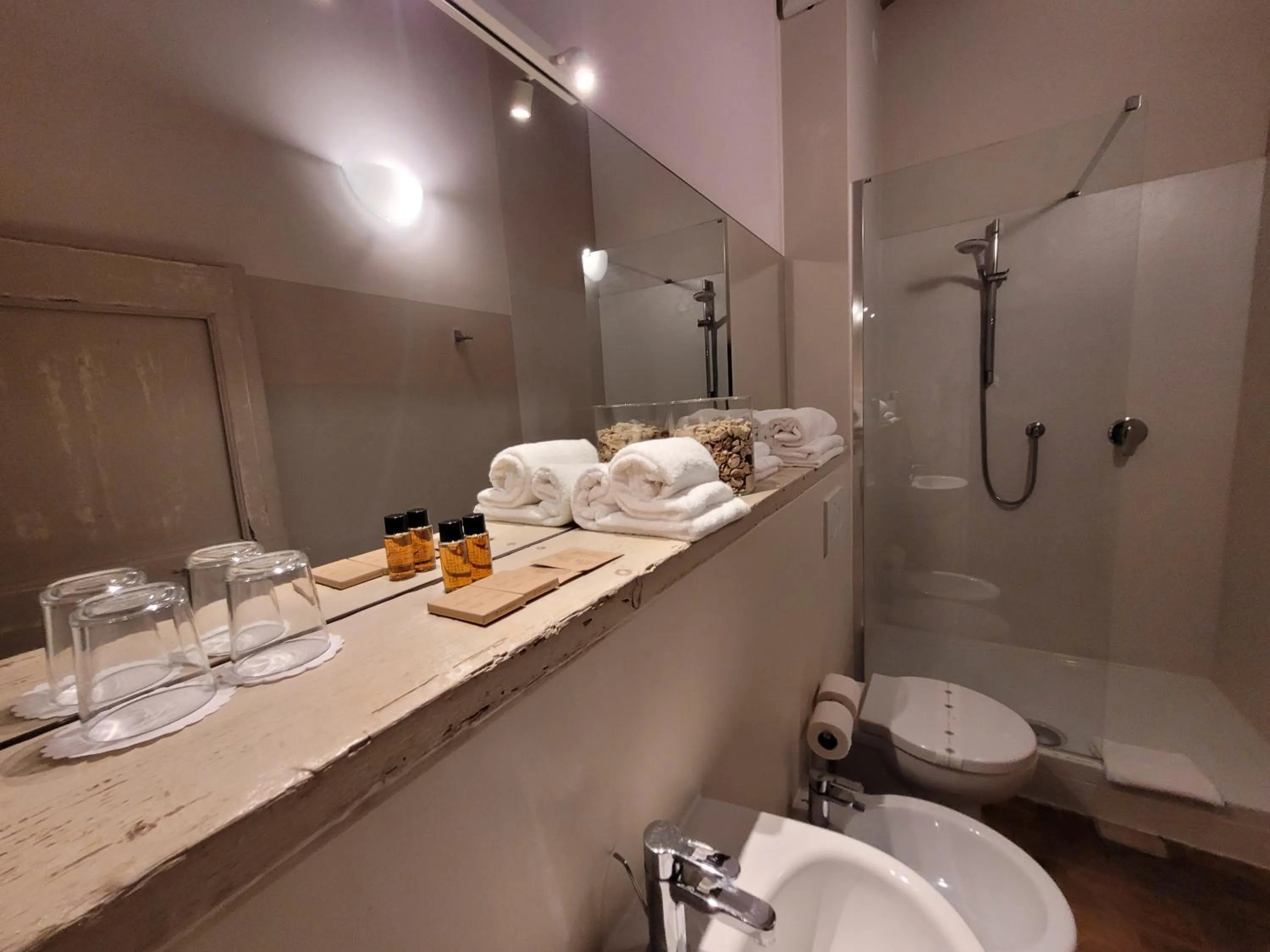 Shower in Relais Casetta56