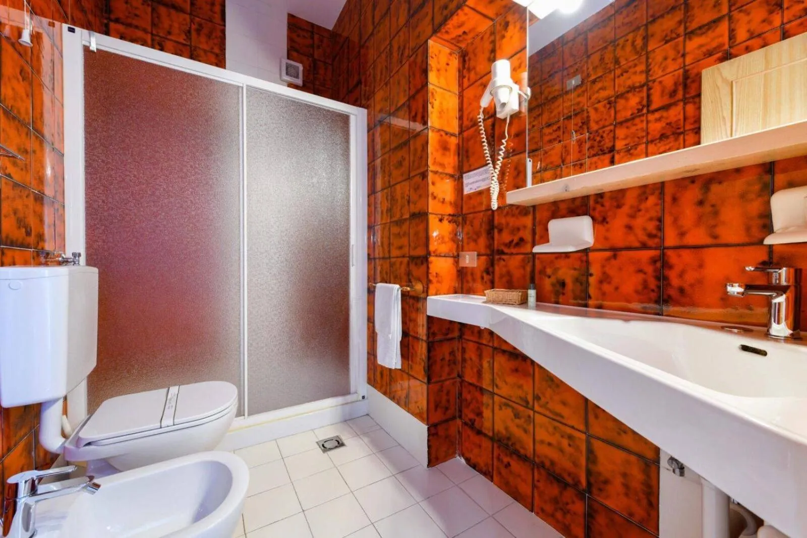 Shower in Hotel New Genziana