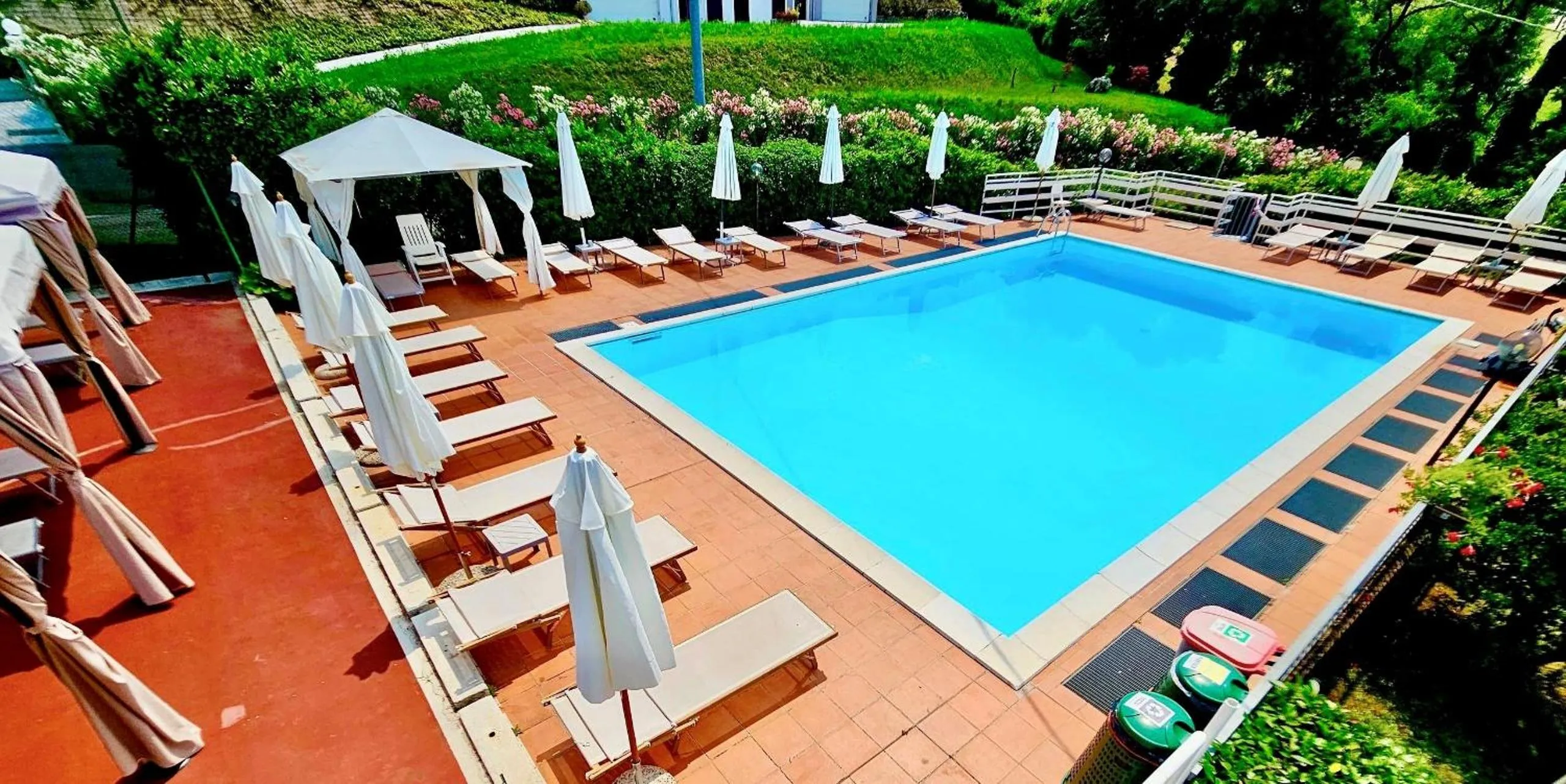 Pool view in Hotel New Genziana