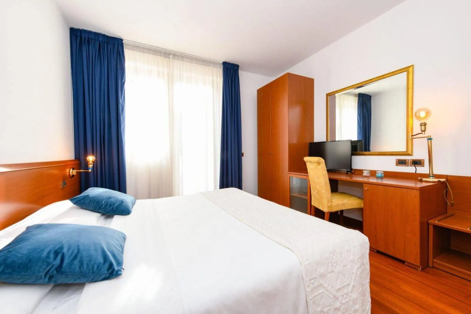 Bedroom, Bed in Hotel New Genziana