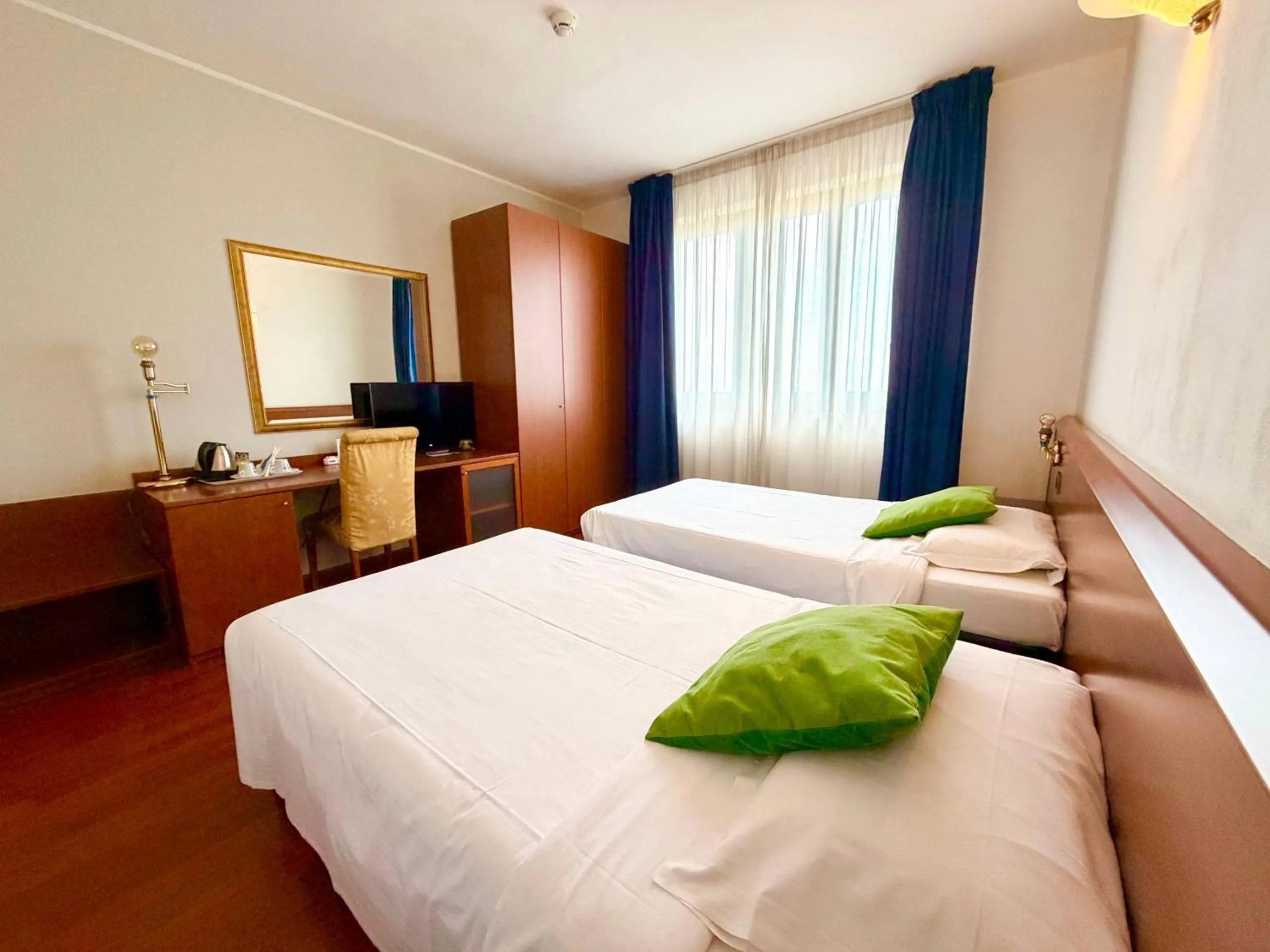 Bedroom, Bed in Hotel New Genziana