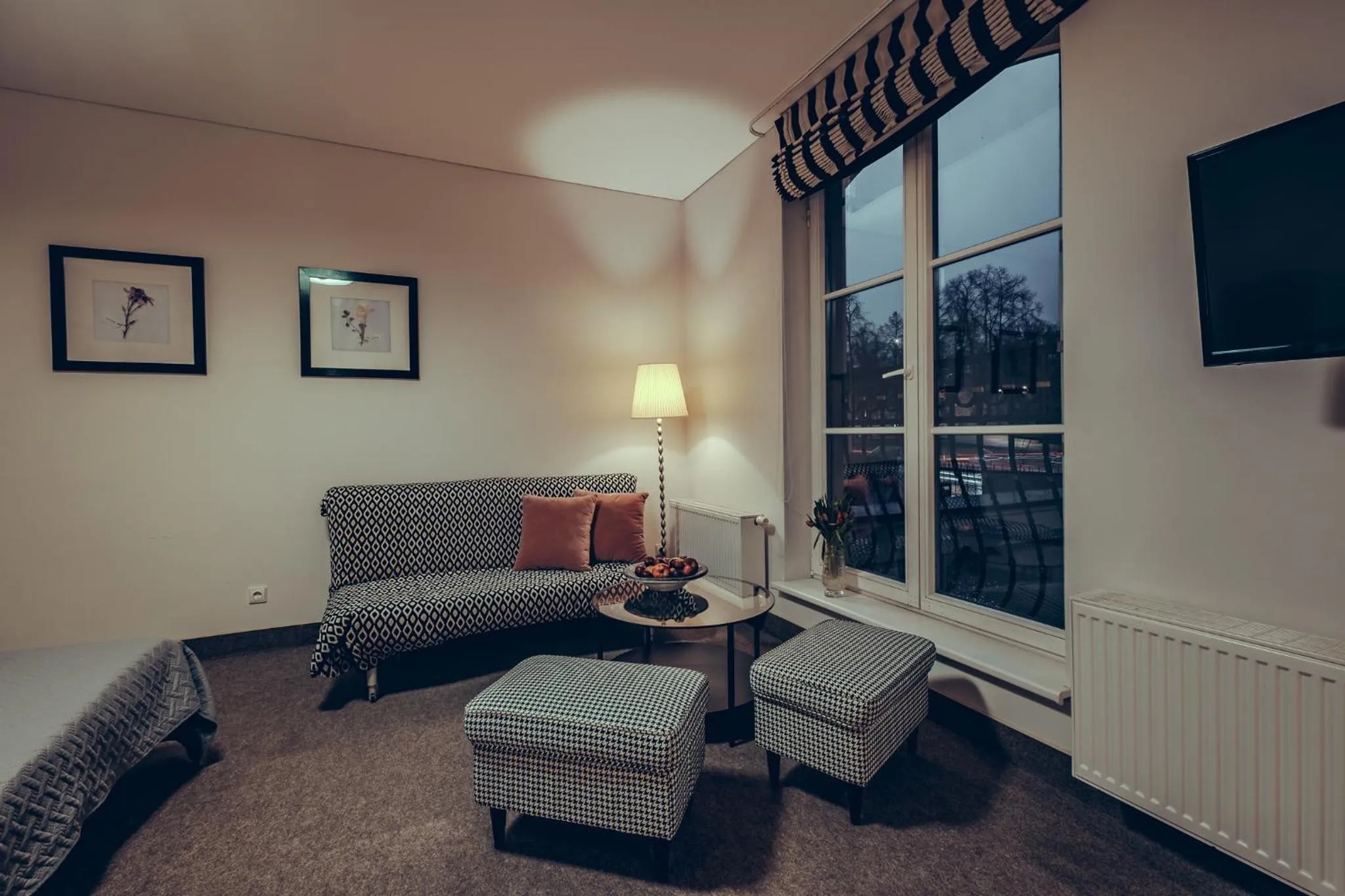 TV and multimedia in Moon Garden Old Town Hotel