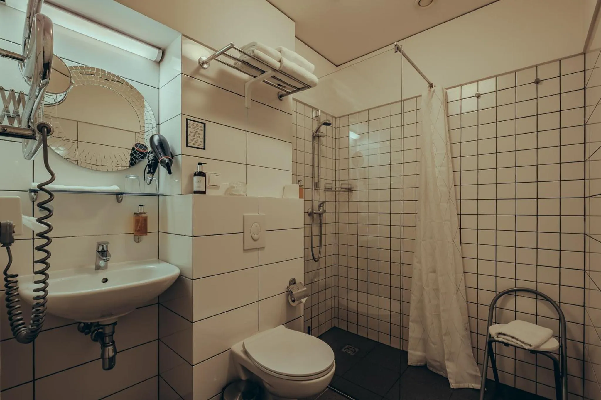 Shower in Moon Garden Old Town Hotel