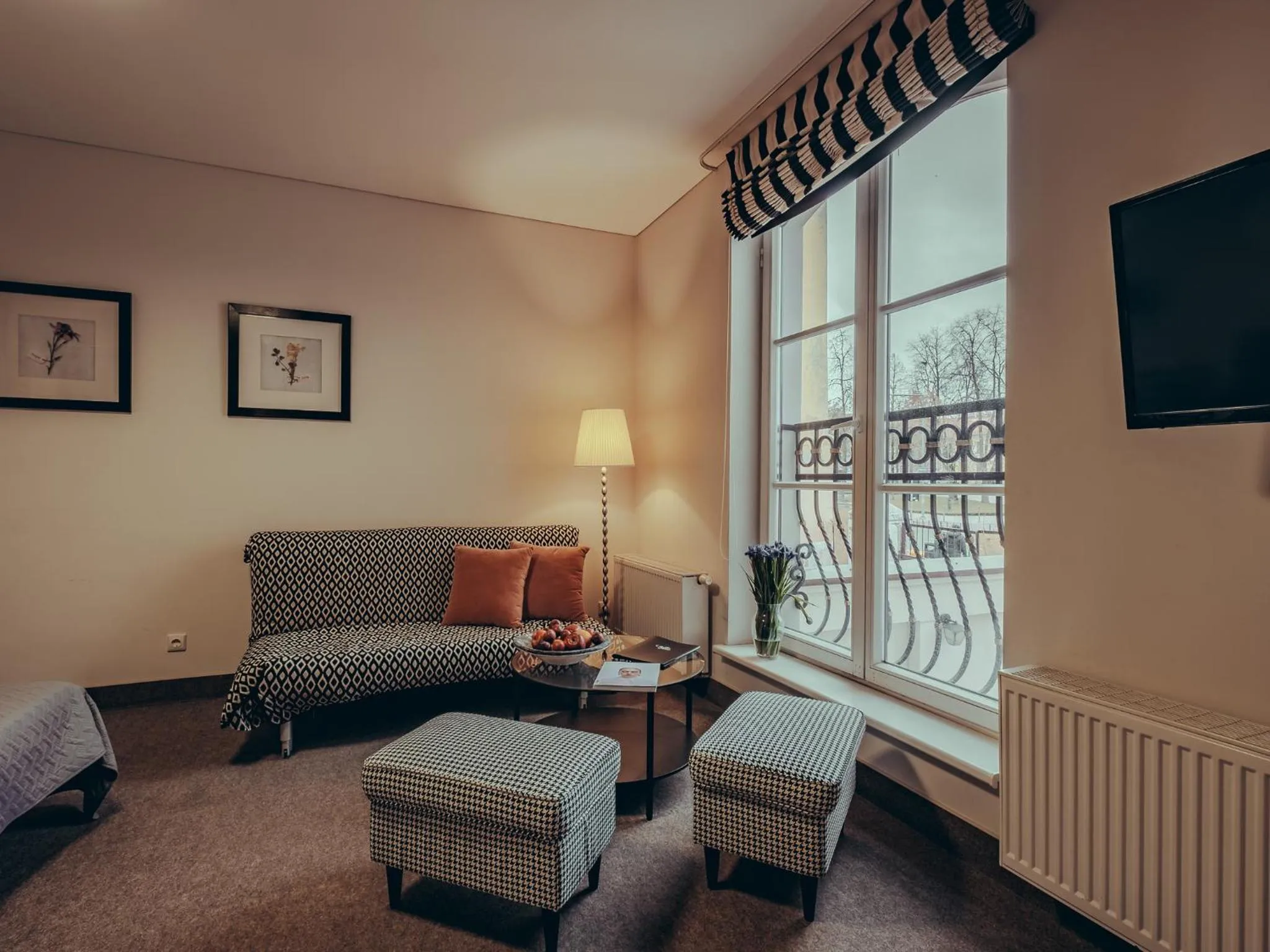 TV and multimedia in Moon Garden Old Town Hotel