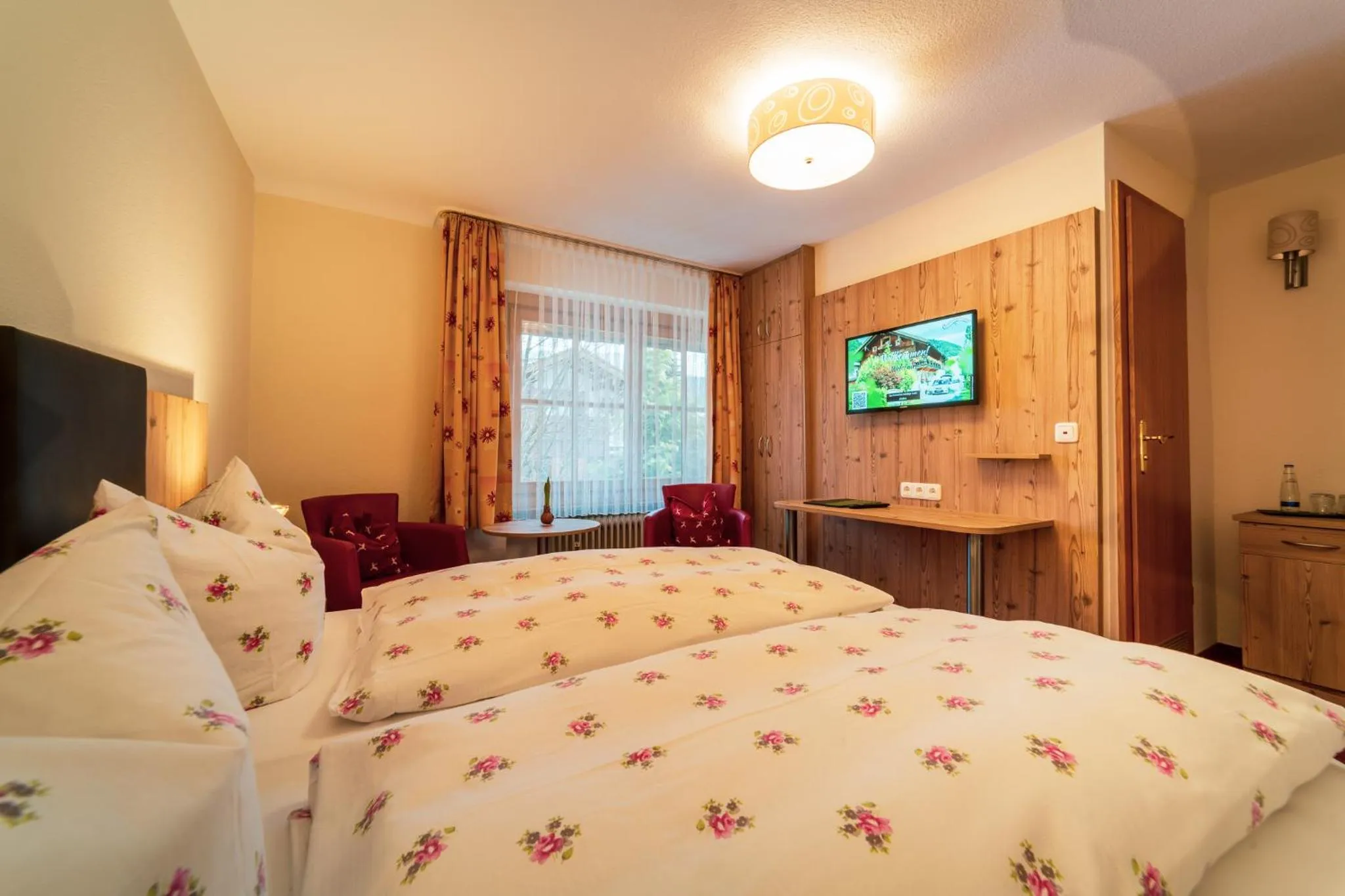 Photo of the whole room, Bed in Hotel Garni Landhaus Traunbachhäusl