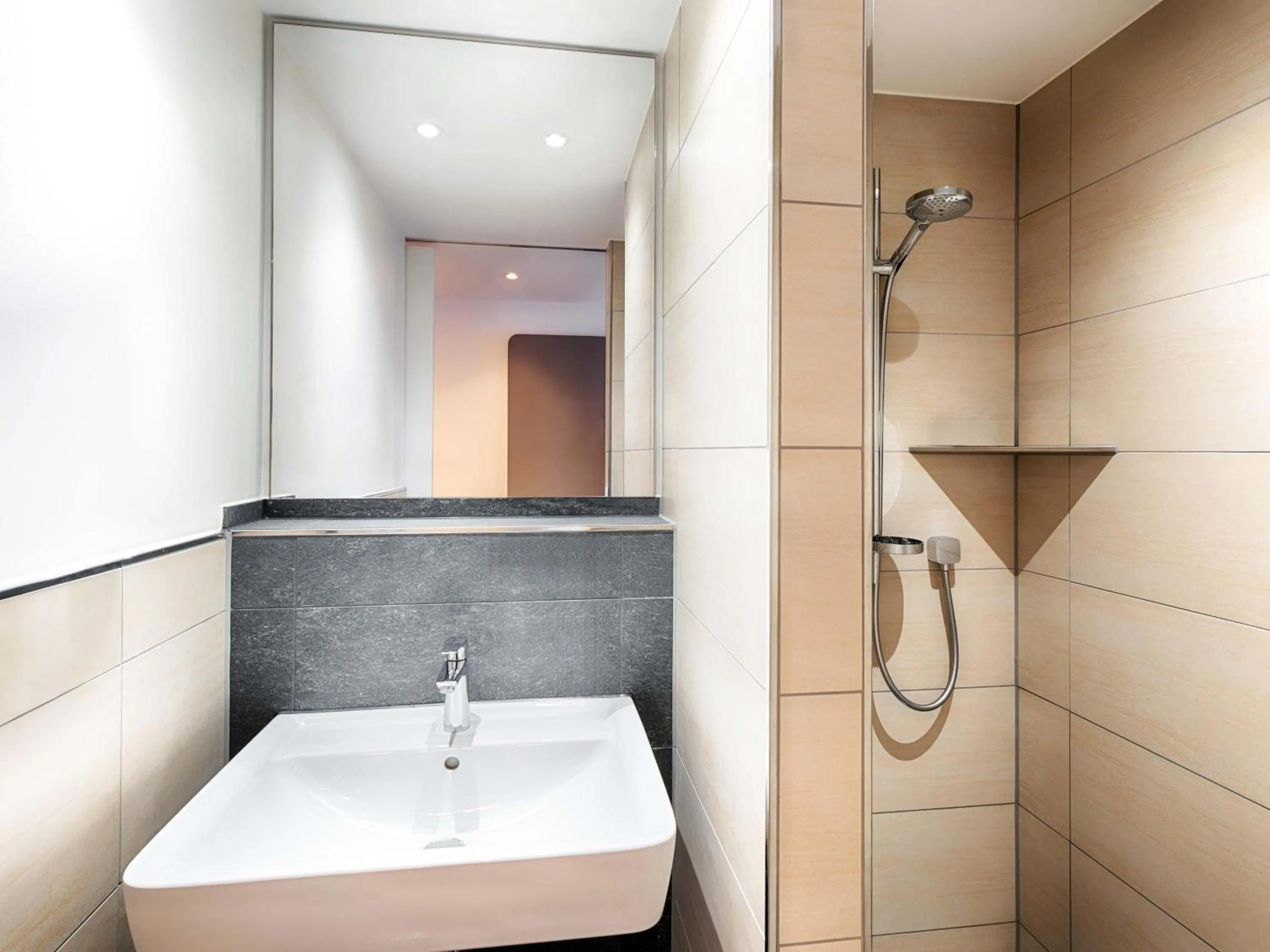 Bathroom in B&B Hotel Augsburg-West