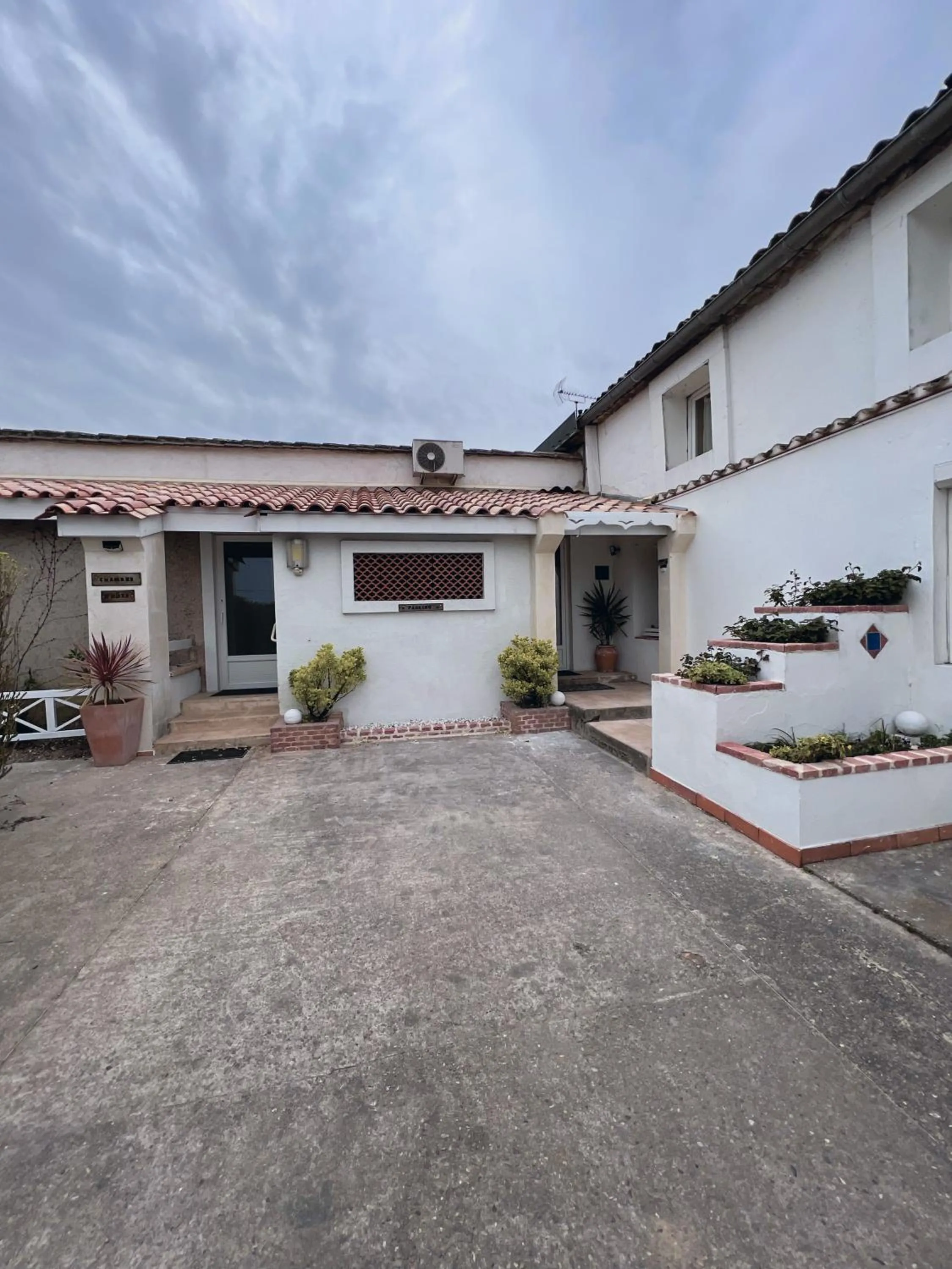 Parking in Jardin de Marceau