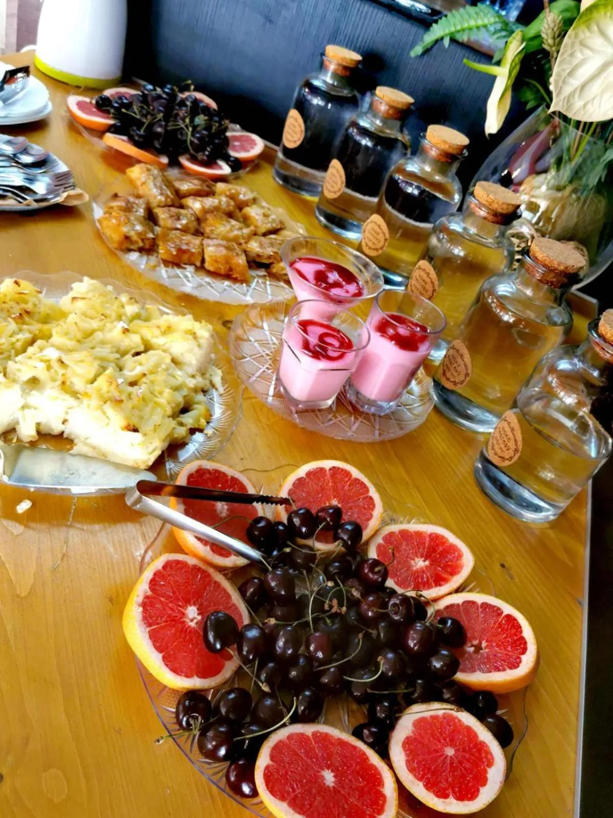 Restaurant/places to eat in Hotel Largo Beach